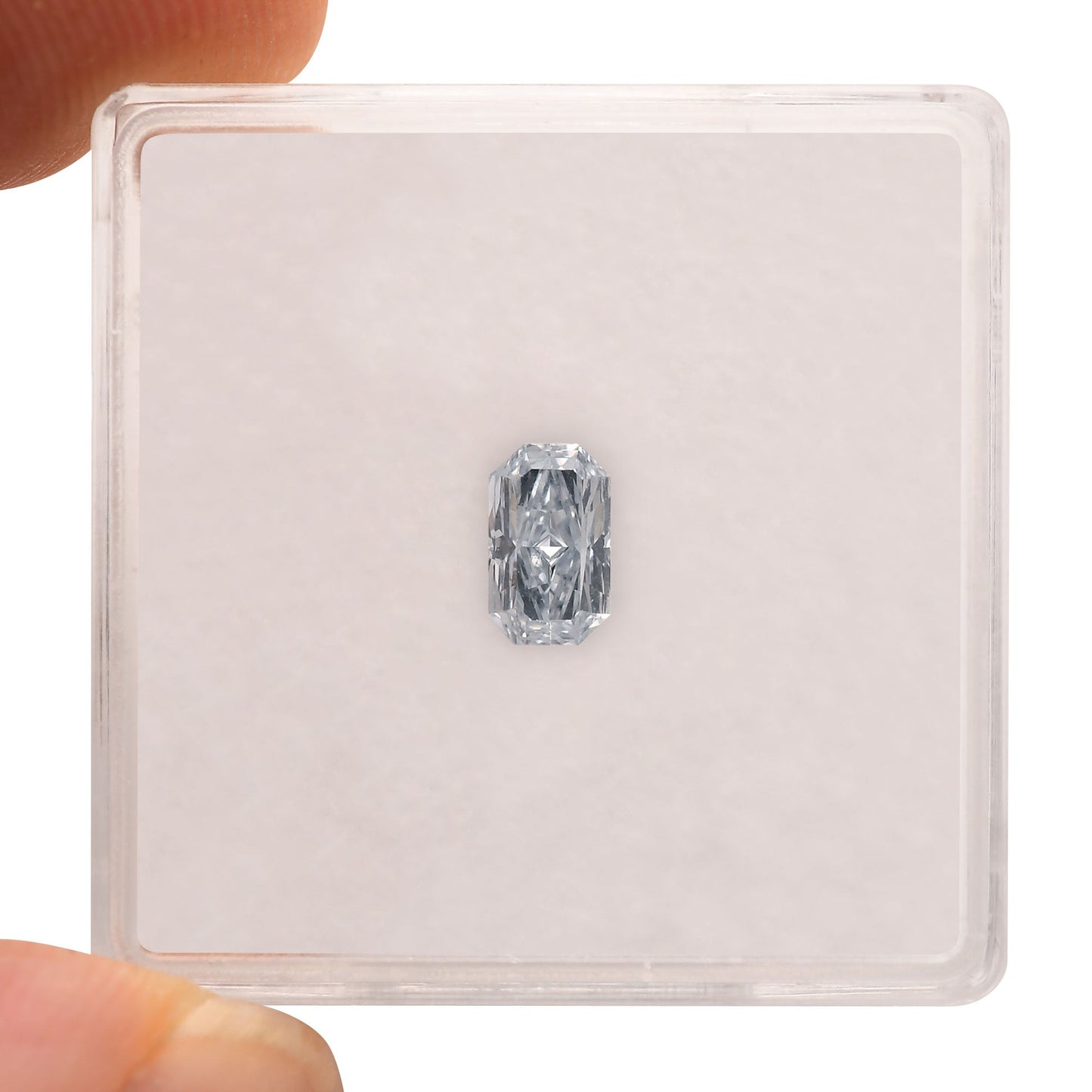0,51 Karat Fancy Light Blue Radiant Diamond IF GIA