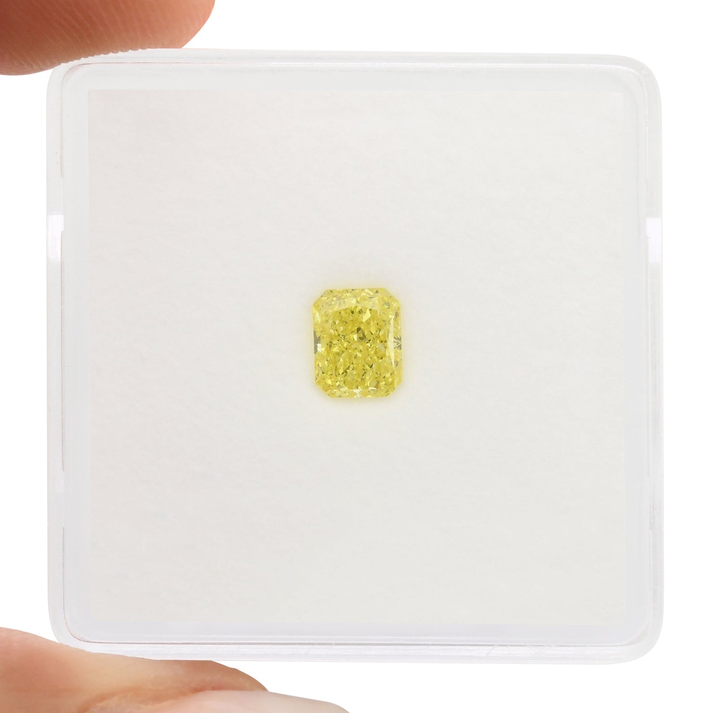 0,54 Karat Fancy Intense Yellow Radiant VVS2 GIA