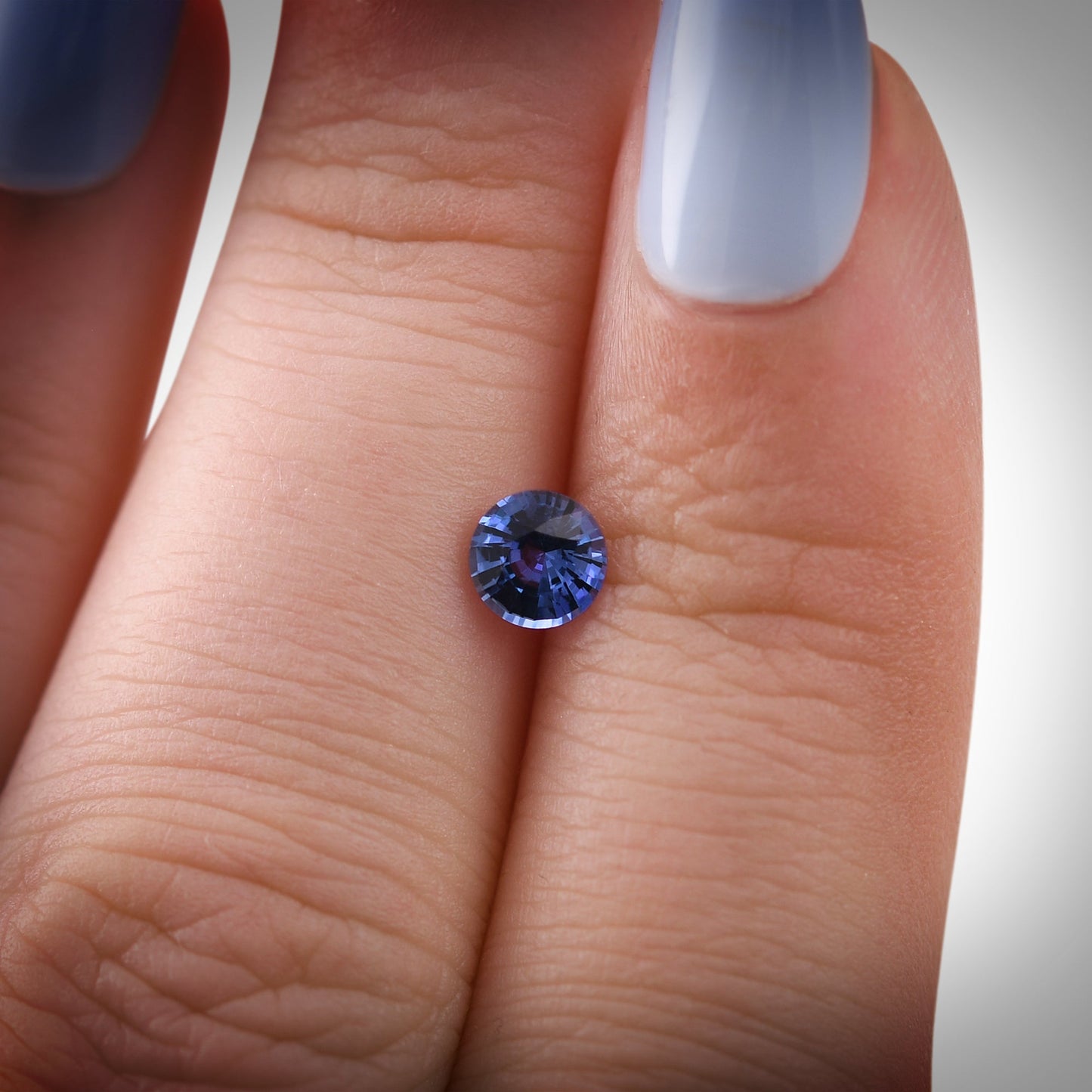 0,58 Karat blauer runder Saphir aus Sri Lanka