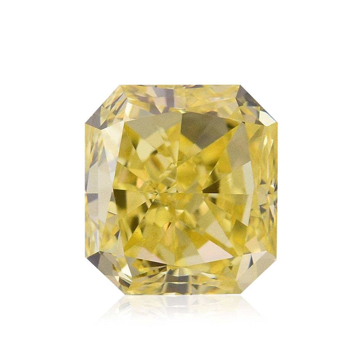 0,67 Karat Fancy Intense Yellow Radiant (SI1)