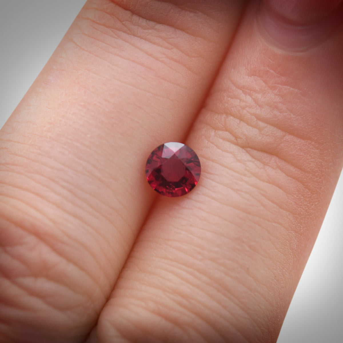 Runder Rubin | 0,68 ct | Rot | Ref. 711377