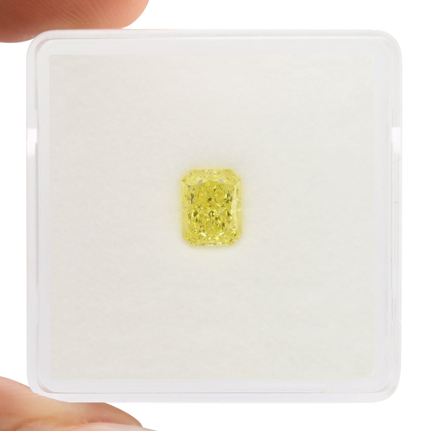 0,75 Karat Fancy Intense Yellow Radiant VVS2 GIA