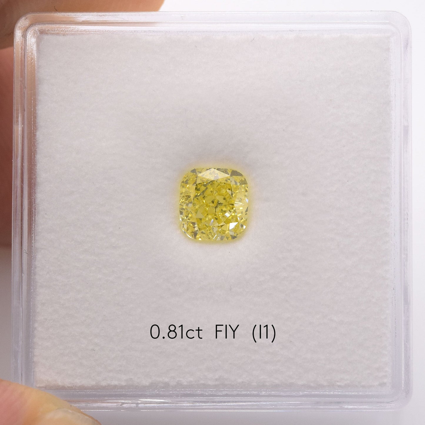 0,81 Karat Fancy Intense Yellow Cushion Diamond (I1) GIA