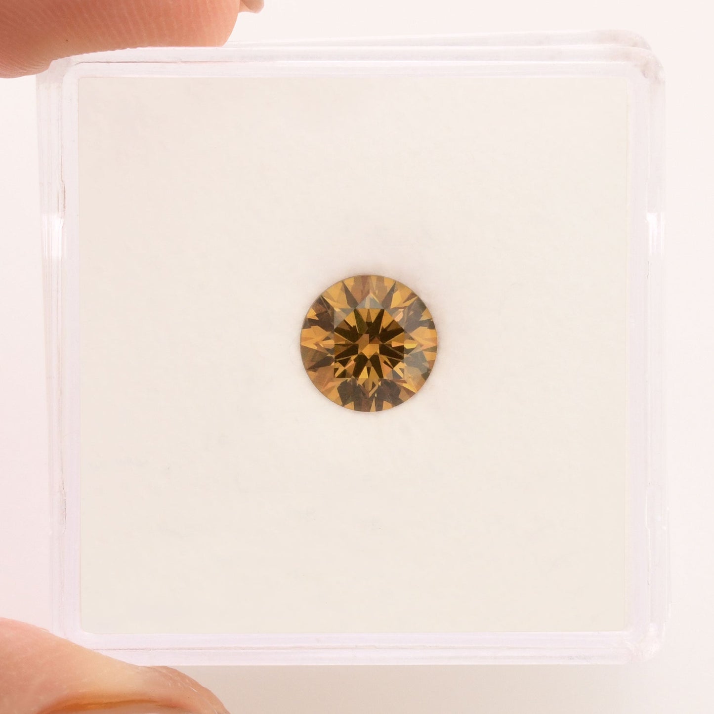 0,85 Karat Fancy Yellow Brown Round Diamond VS2 GIA