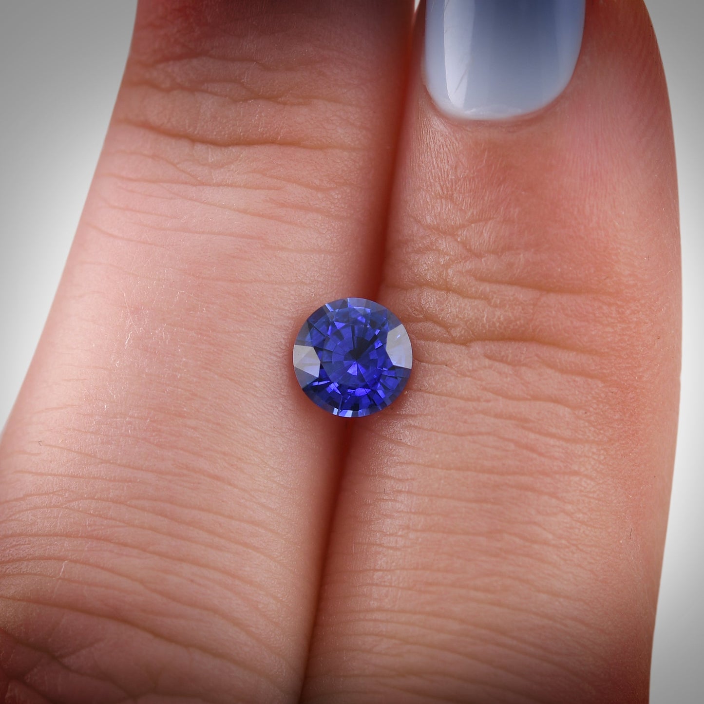 0,89 Karat blauer runder Saphir aus Sri Lanka