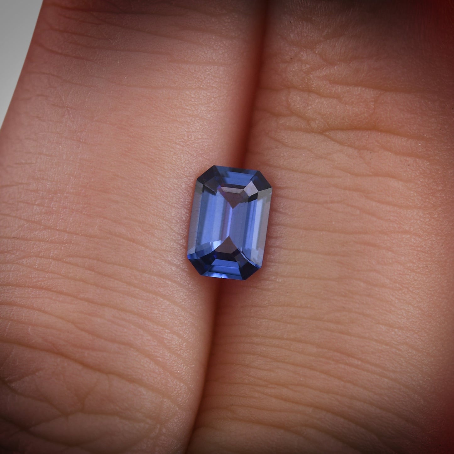 0,89 Karat blauer Smaragd-Saphir aus Sri Lanka