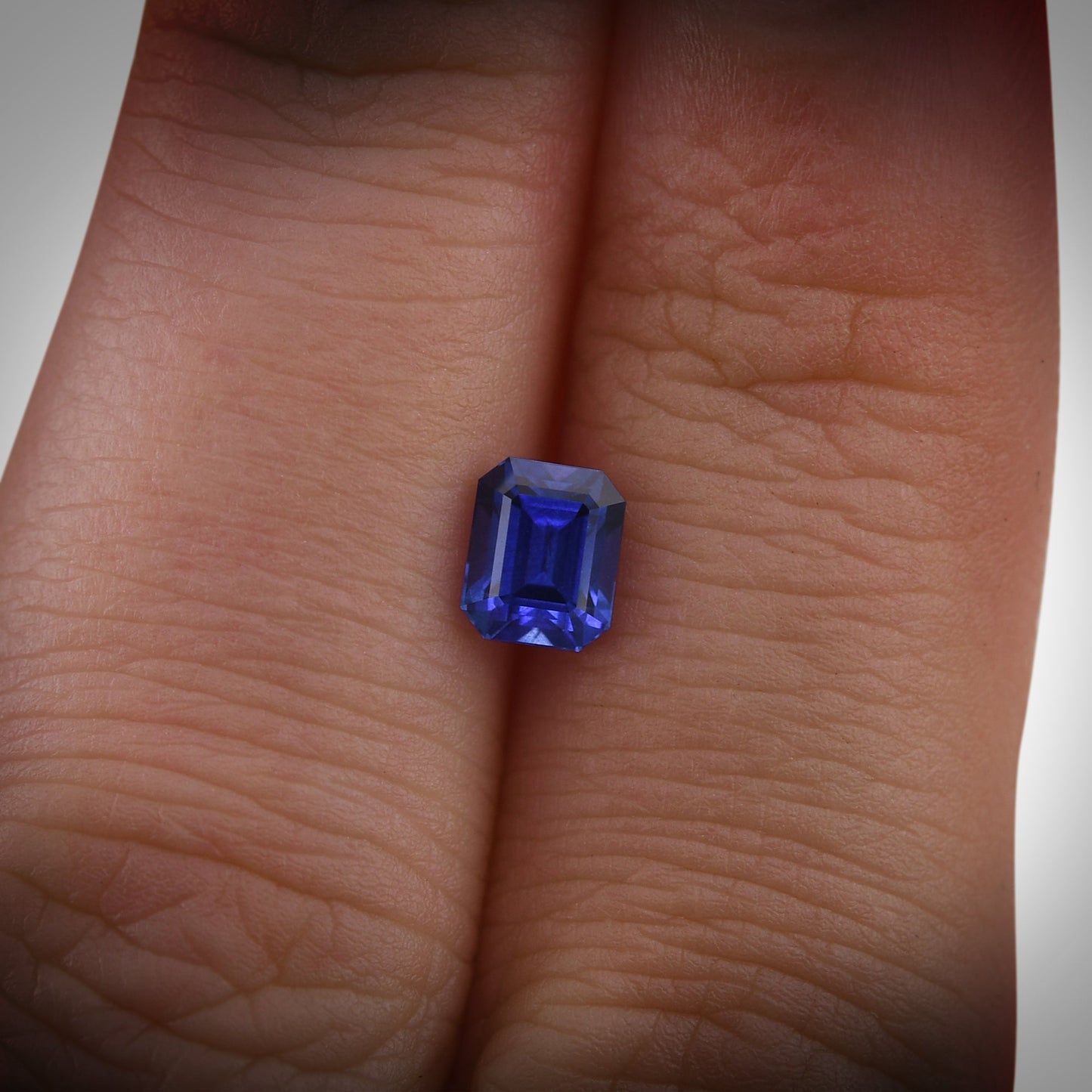 0,92 Karat blauer Smaragd-Saphir aus Sri Lanka