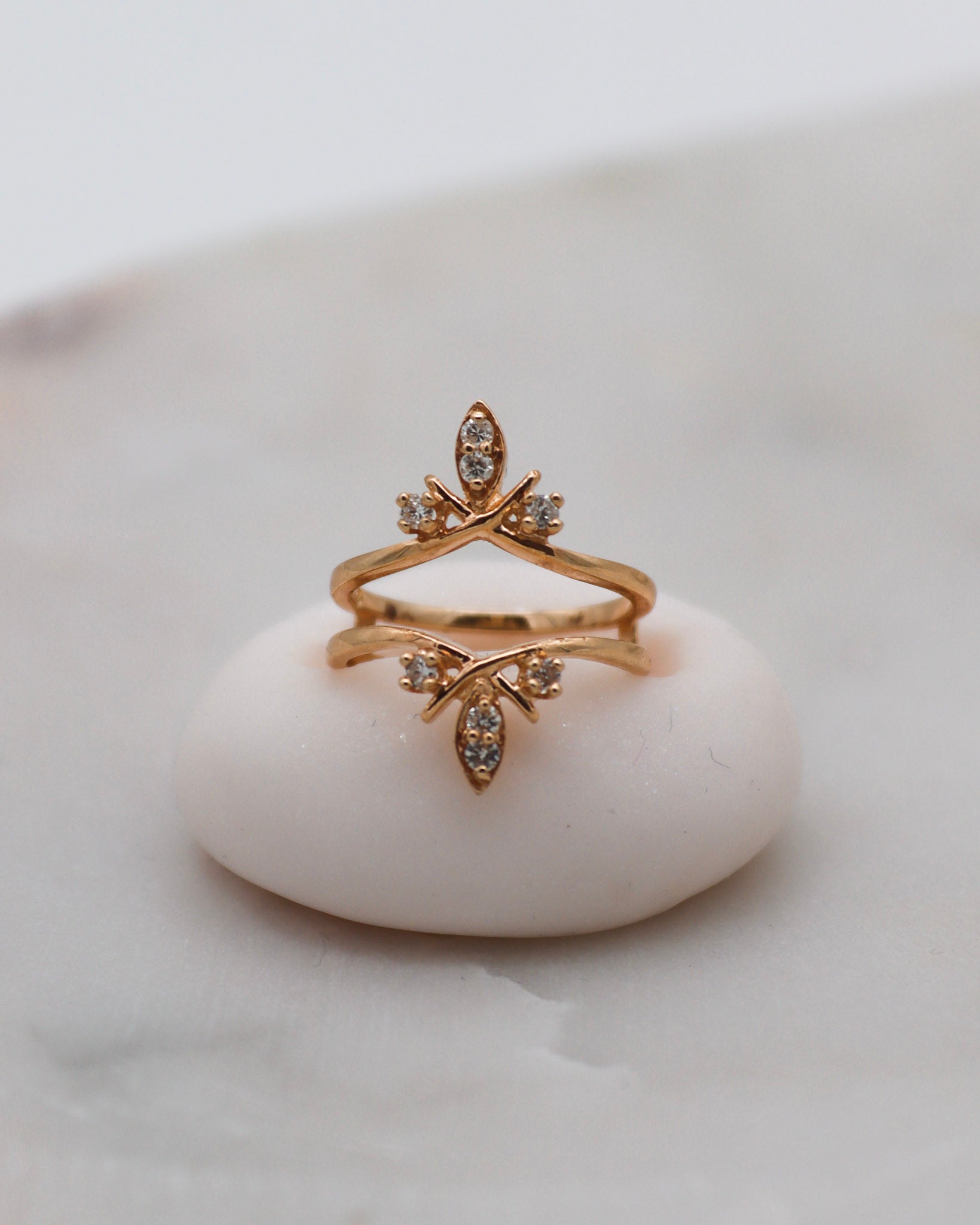 Vintage-Ring Zelda mit 0.24ct Brillanten (W/P1), Doppelring-Design in 585/-Gelbgold – perfekt als Guardring, erhältlich in München und Augsburg
