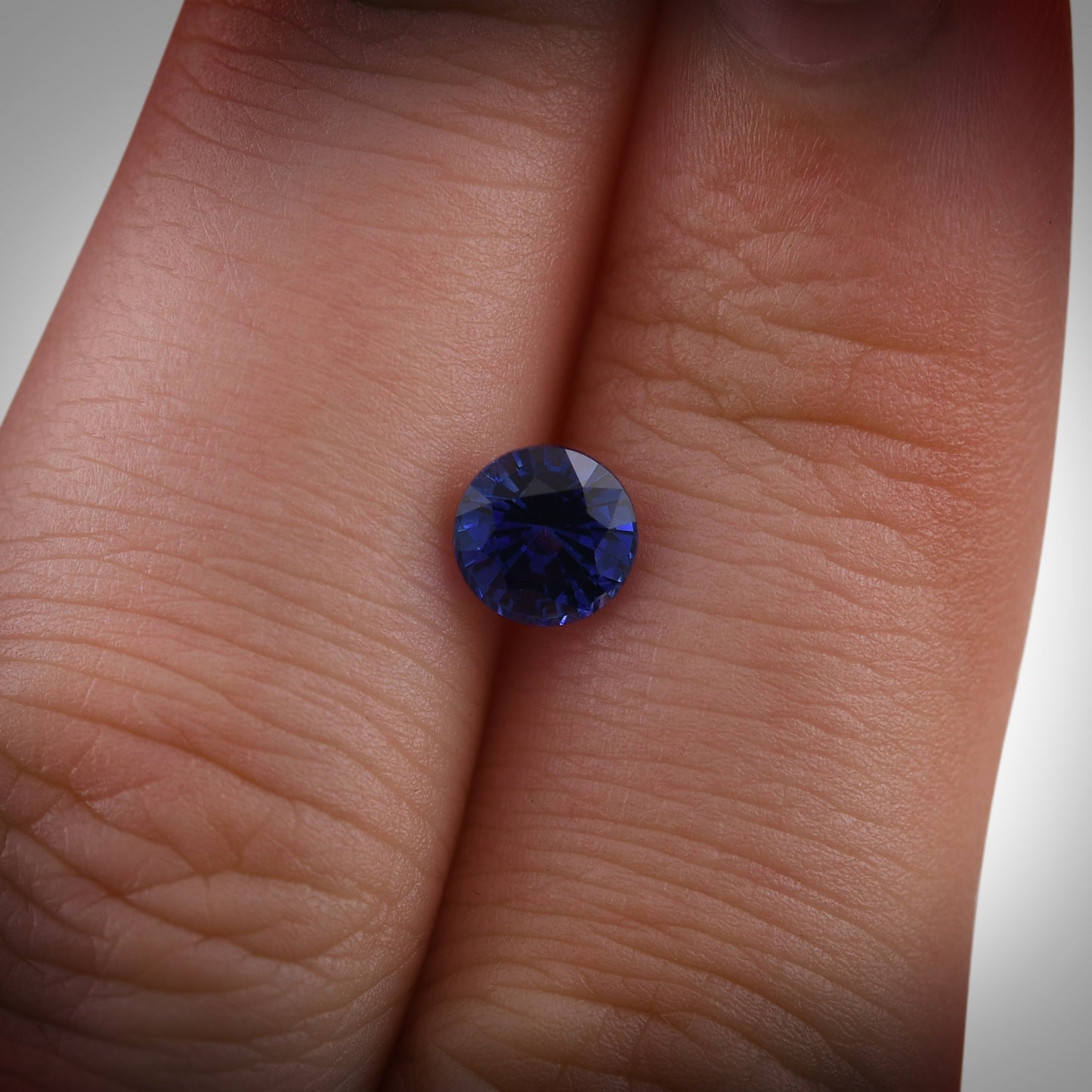 1,03 Karat blauer runder Saphir aus Sri Lanka