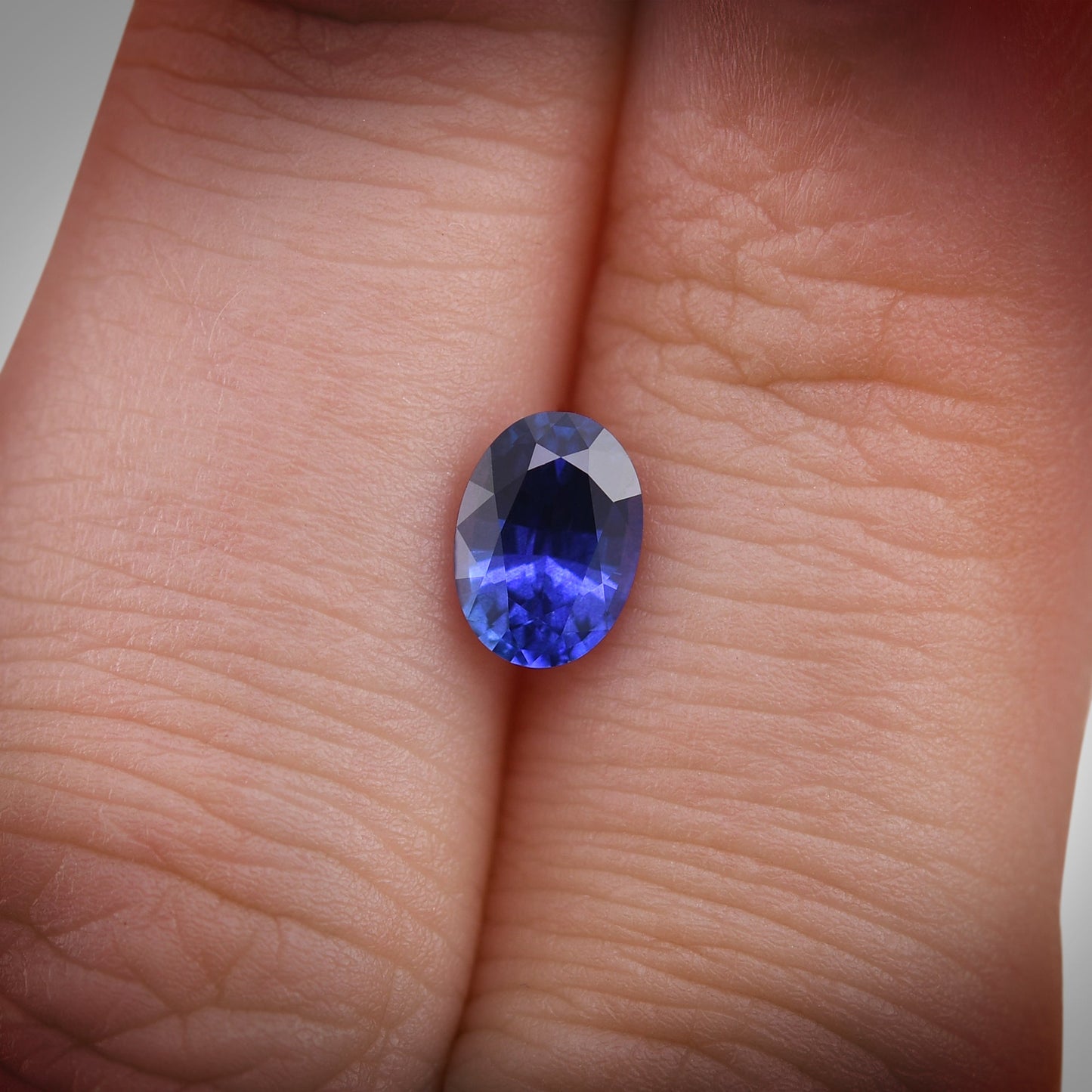 1,08 Karat blauer ovaler Saphir aus Sri Lanka