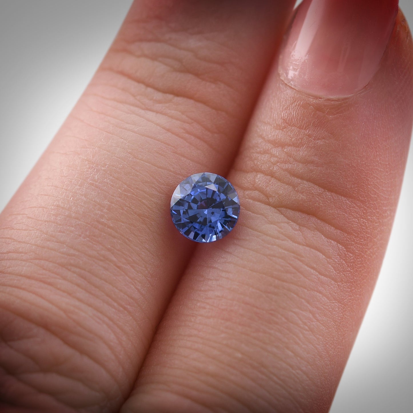 1,22 Karat blauer runder Saphir aus Sri Lanka