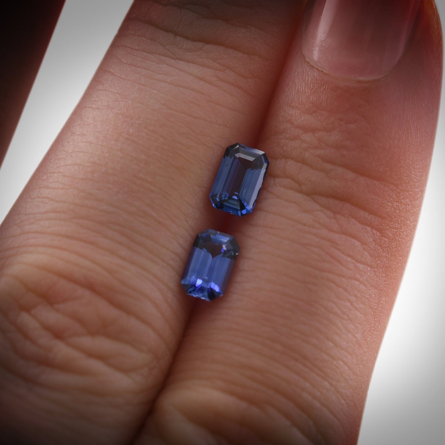 1,23 Karat blauer Smaragd-Saphir aus Sri Lanka