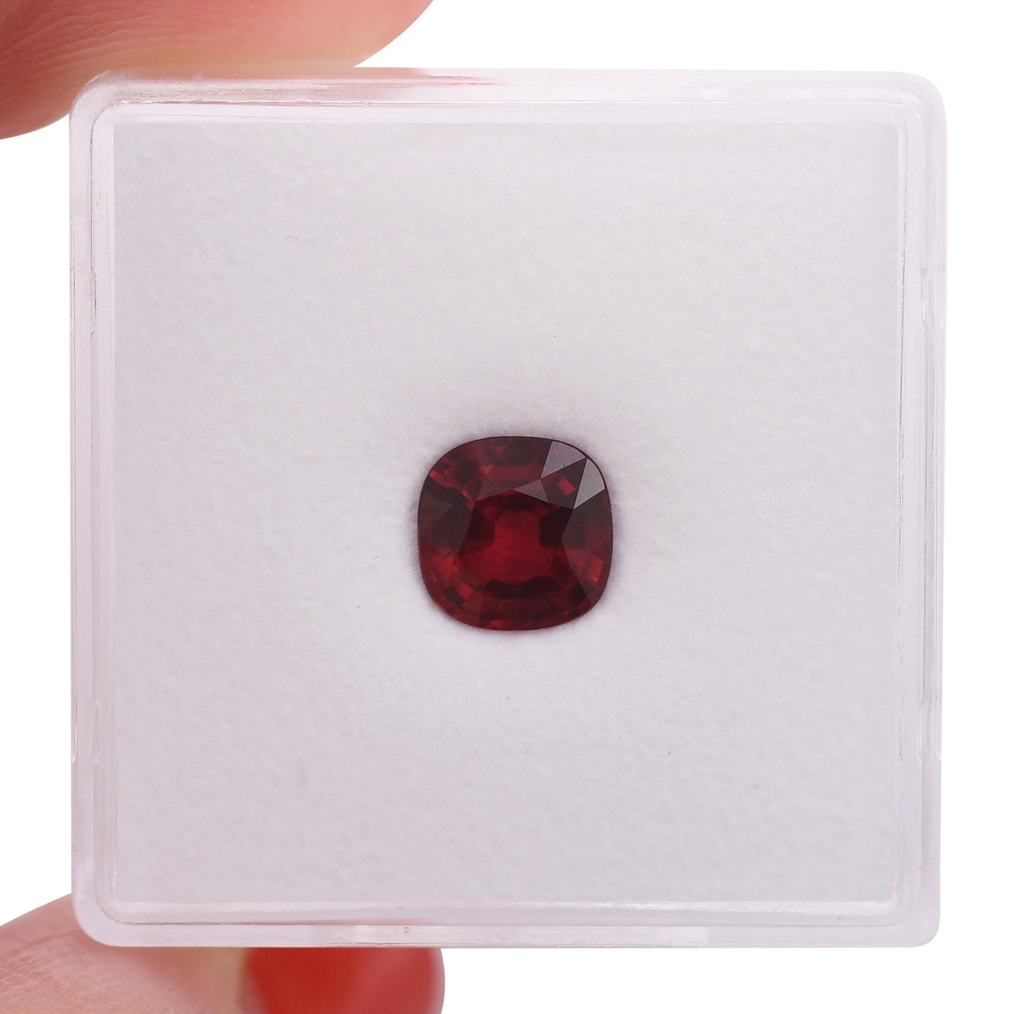 1,25 Karat roter Mosambik-Kissenrubin