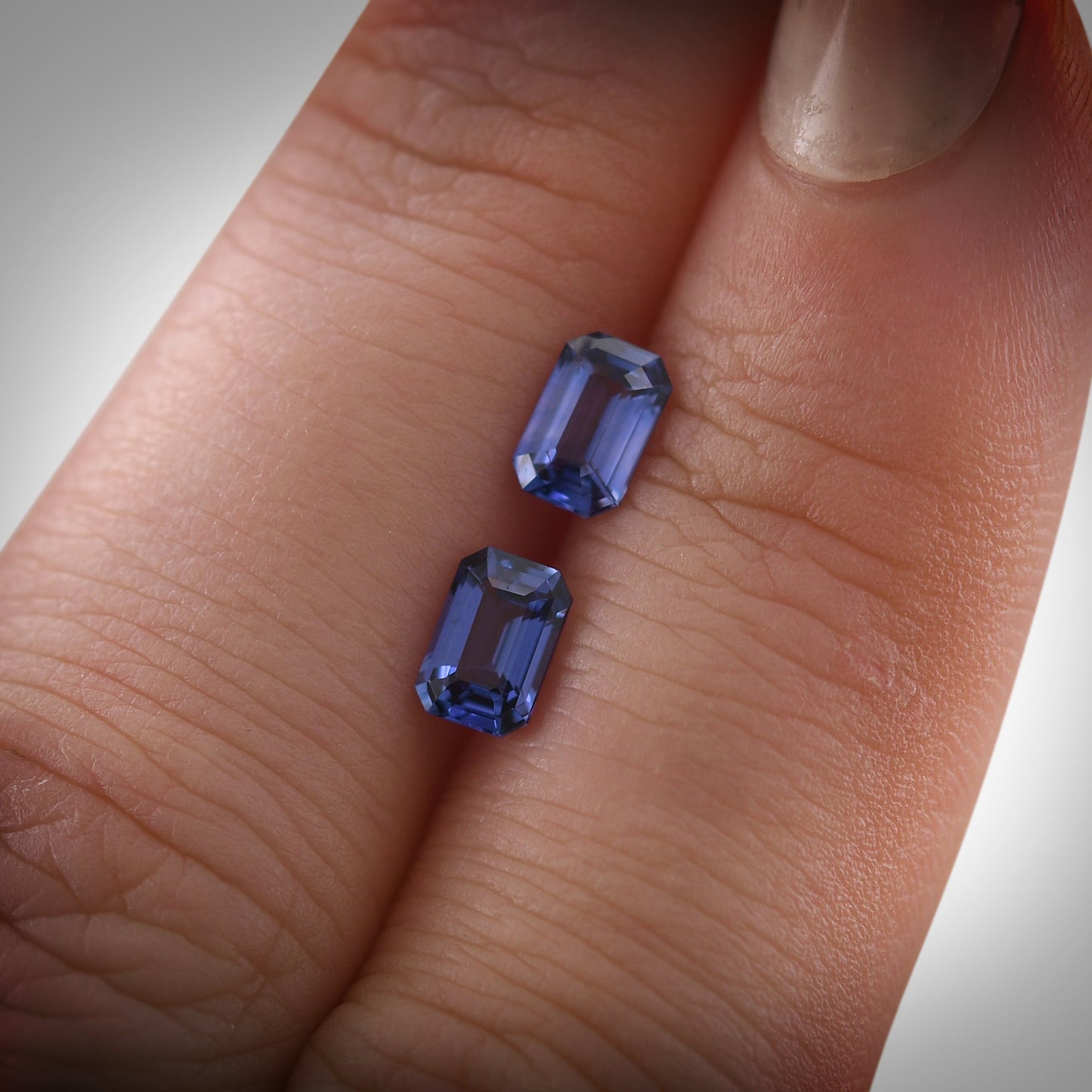 1,26 Karat blauer Smaragd-Saphir aus Sri Lanka