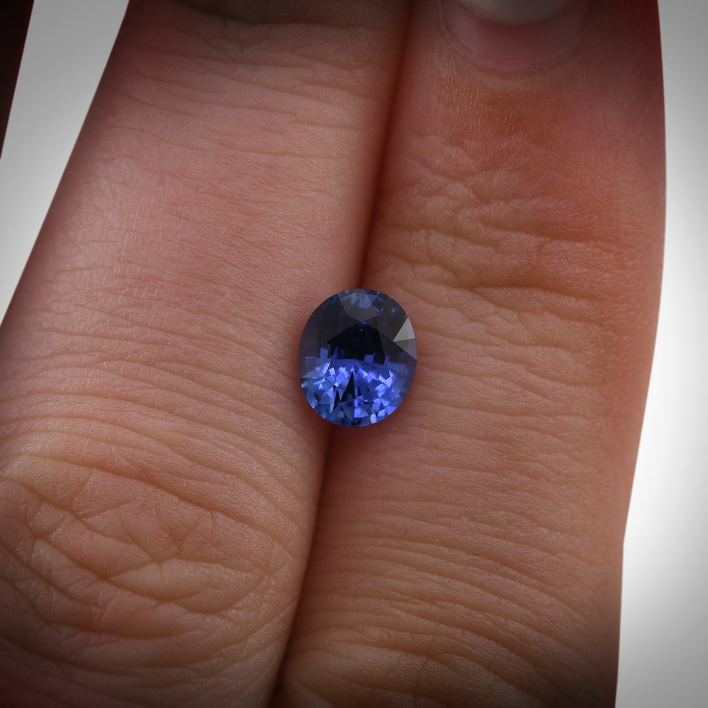 1,27 Karat blauer ovaler Saphir aus Sri Lanka