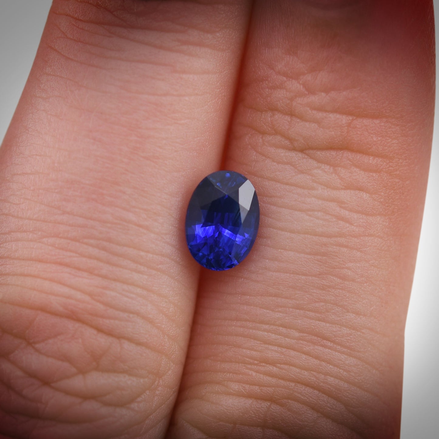 1,34 Karat blauer ovaler Saphir aus Sri Lanka