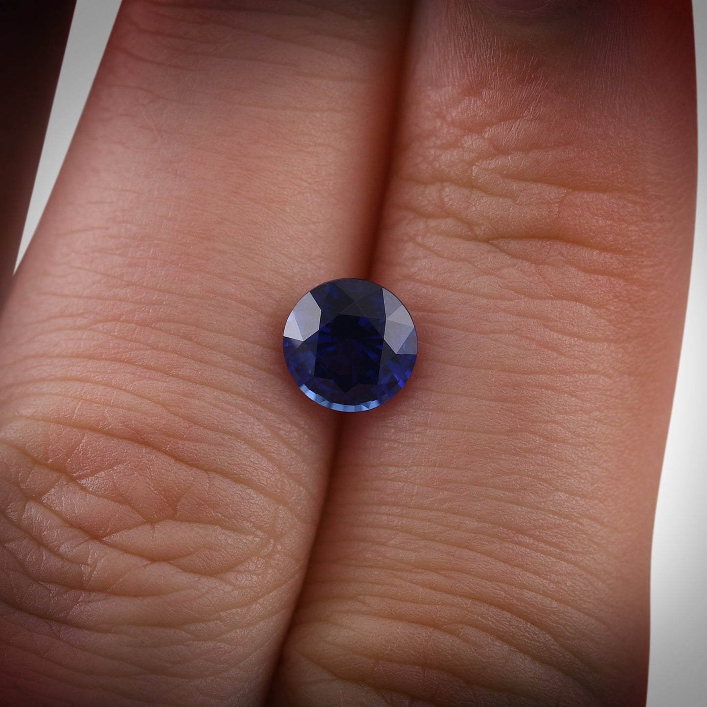 1,42 Karat blauer runder Saphir aus Sri Lanka