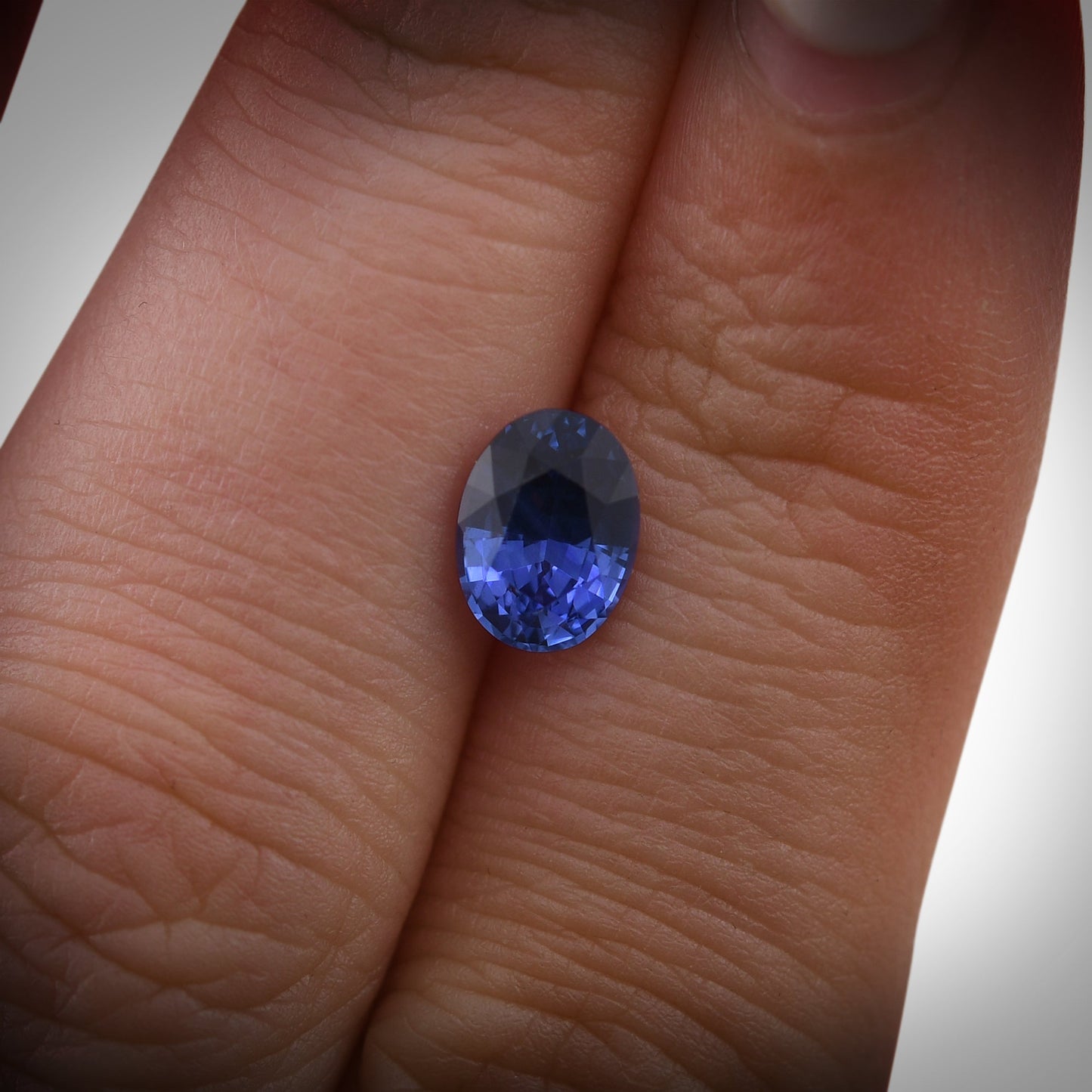 1,50 Karat blauer ovaler Saphir aus Sri Lanka