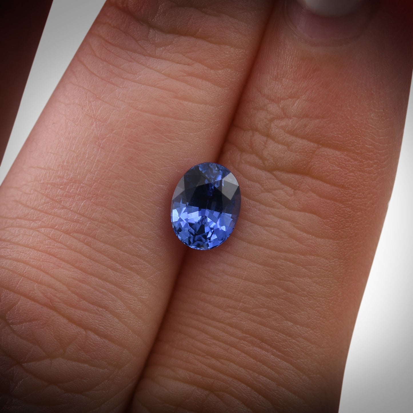 1,53 Karat blauer ovaler Saphir aus Sri Lanka