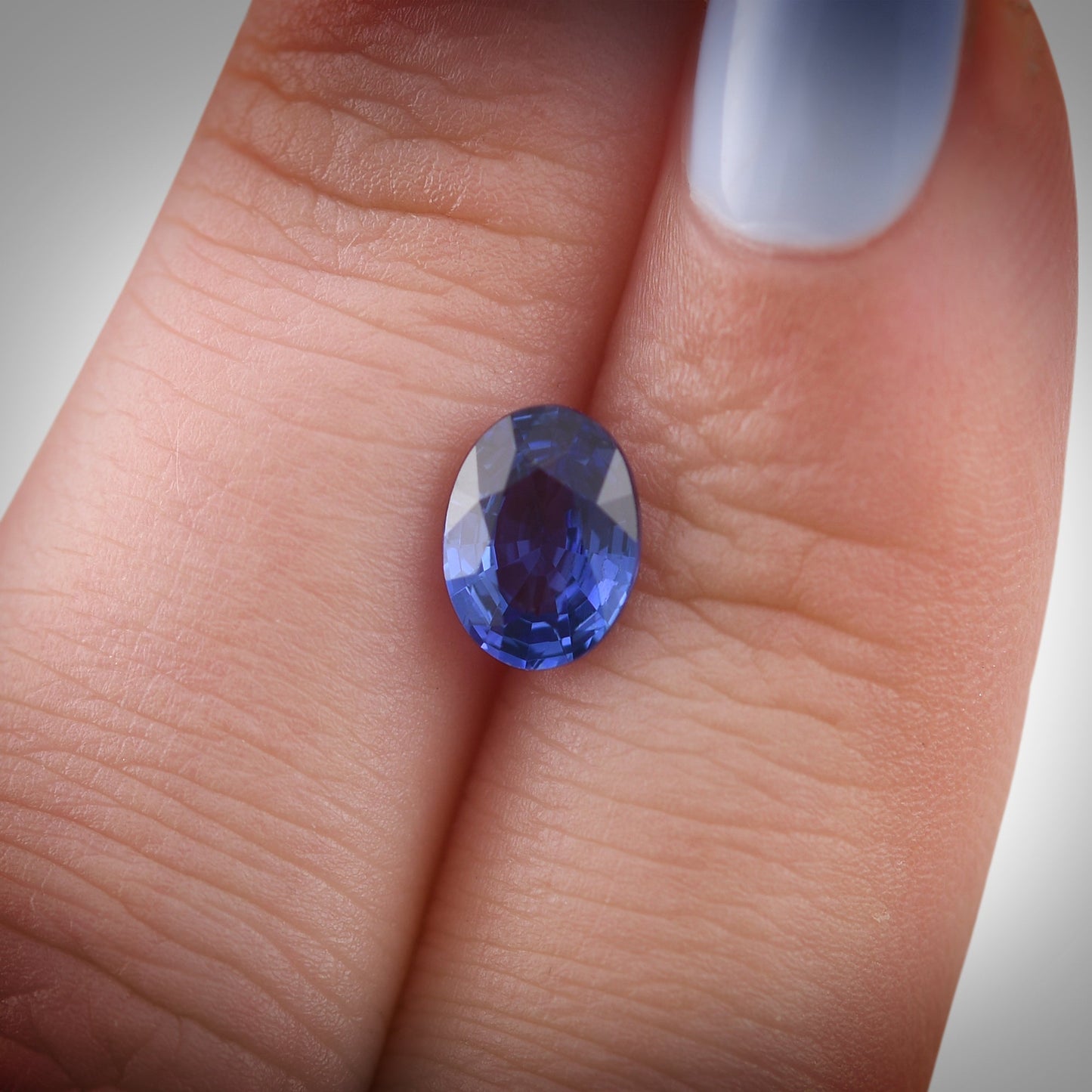 1,57 Karat blauer ovaler Saphir aus Sri Lanka