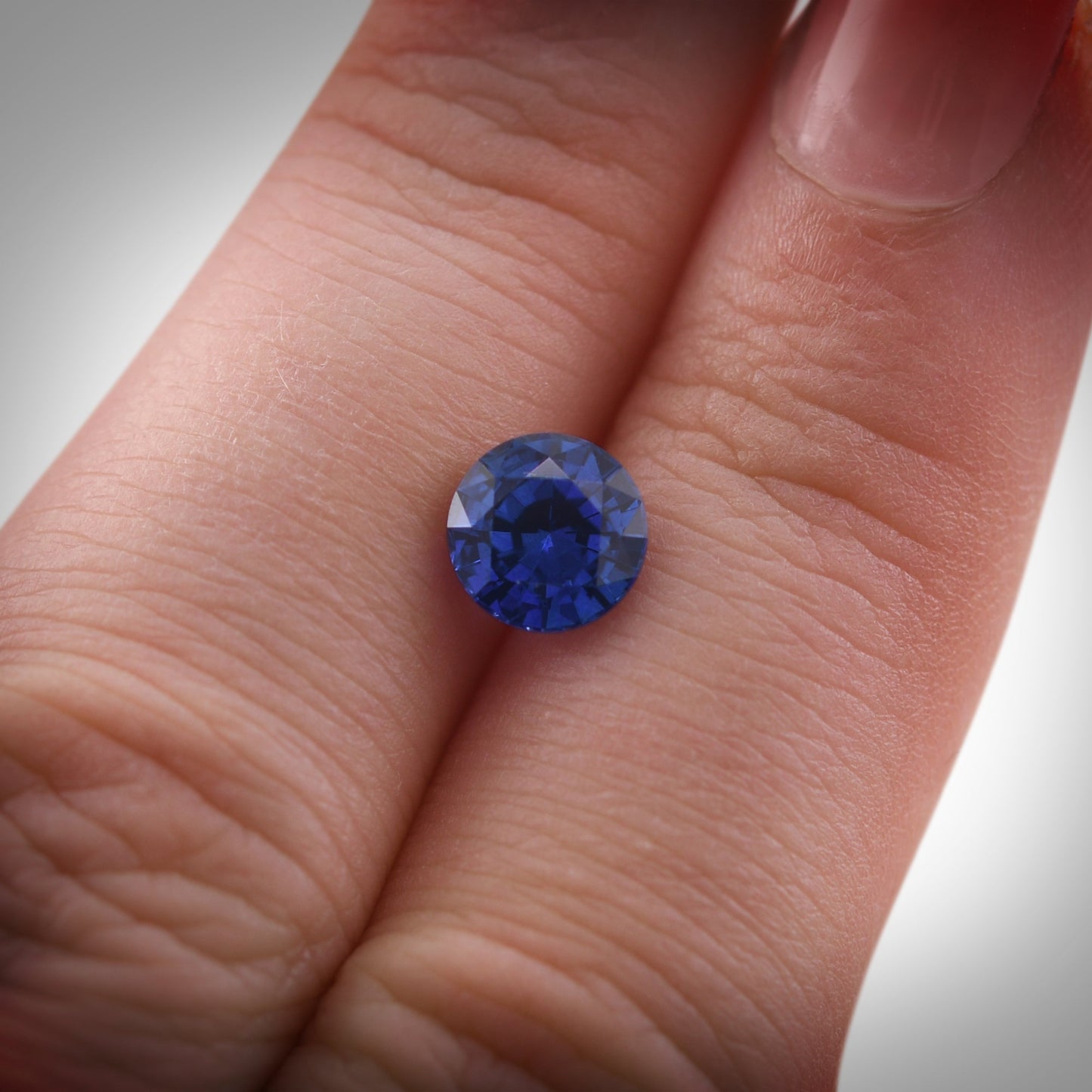 1,59 Karat blauer runder Saphir aus Sri Lanka