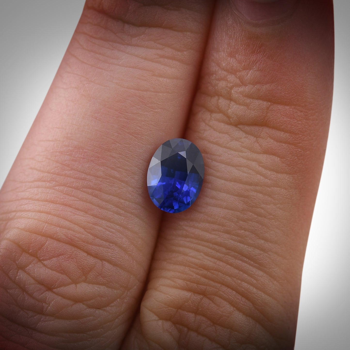 1,60 Karat blauer ovaler Saphir aus Sri Lanka