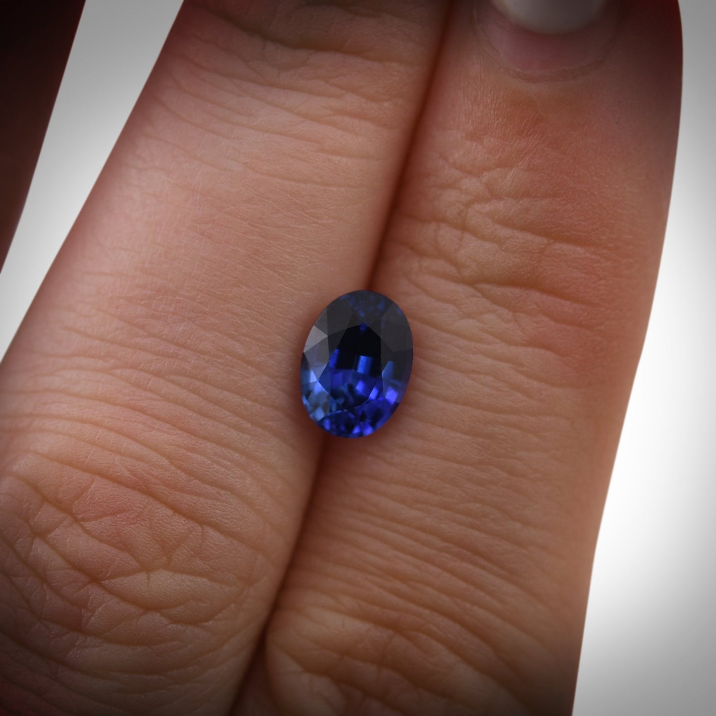 1,62 Karat blauer ovaler Saphir aus Sri Lanka