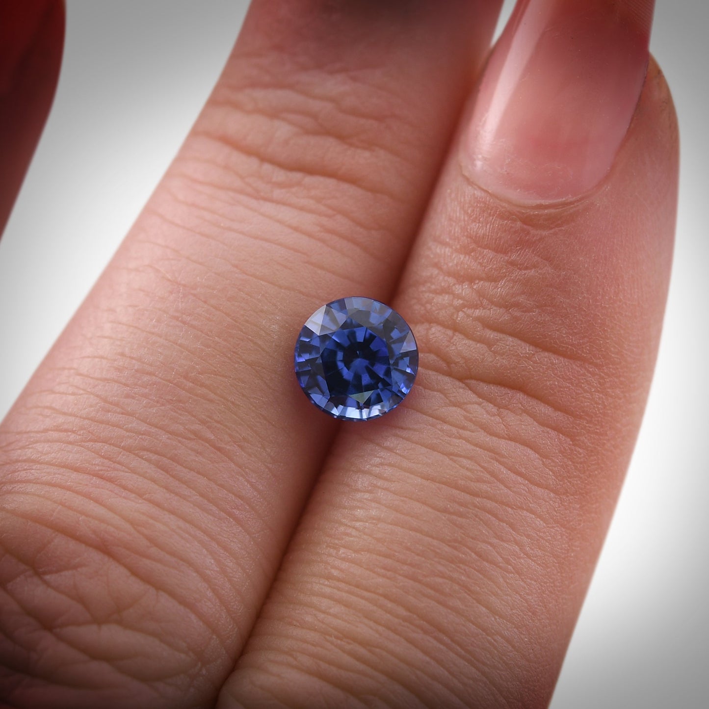 1,67 Karat blauer runder Saphir aus Sri Lanka