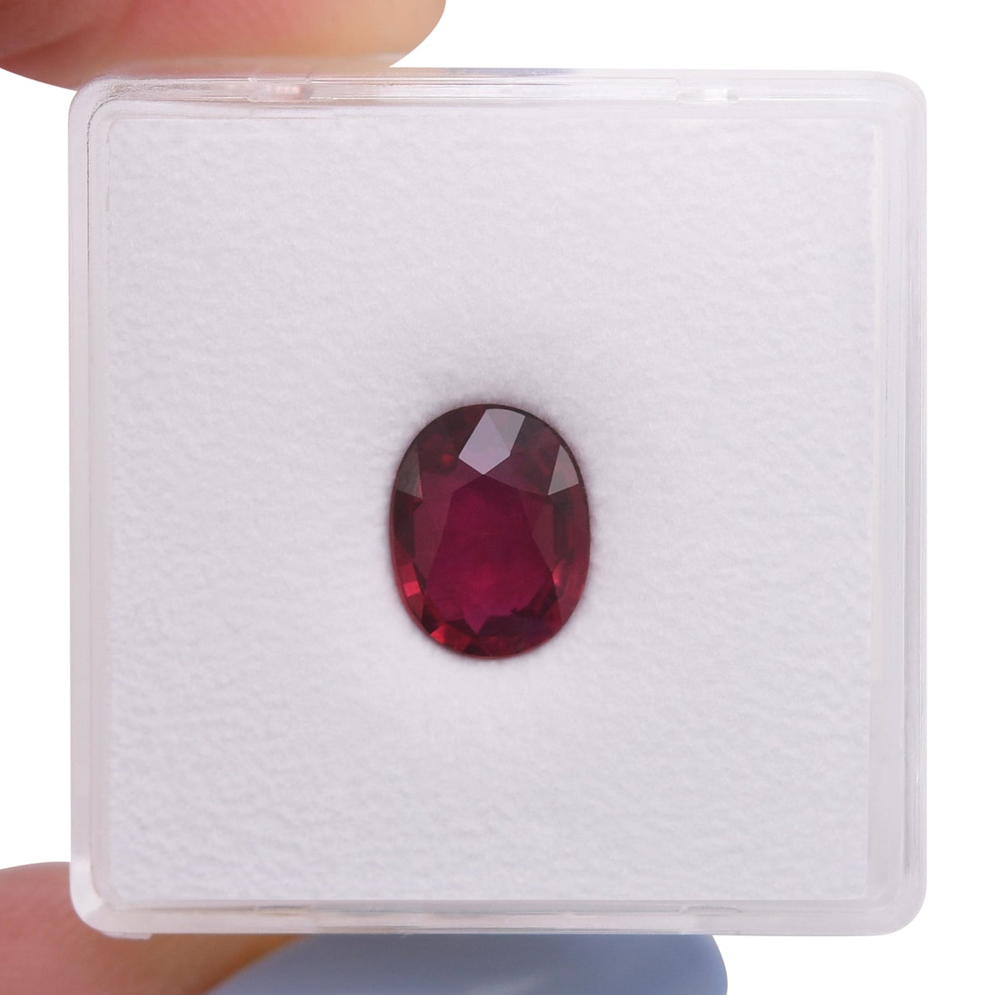 1,68 Karat roter ovaler Rubin aus Mosambik