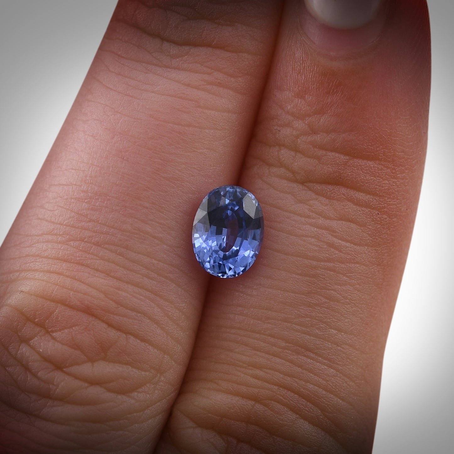 1,68 Karat blauer ovaler Saphir aus Sri Lanka