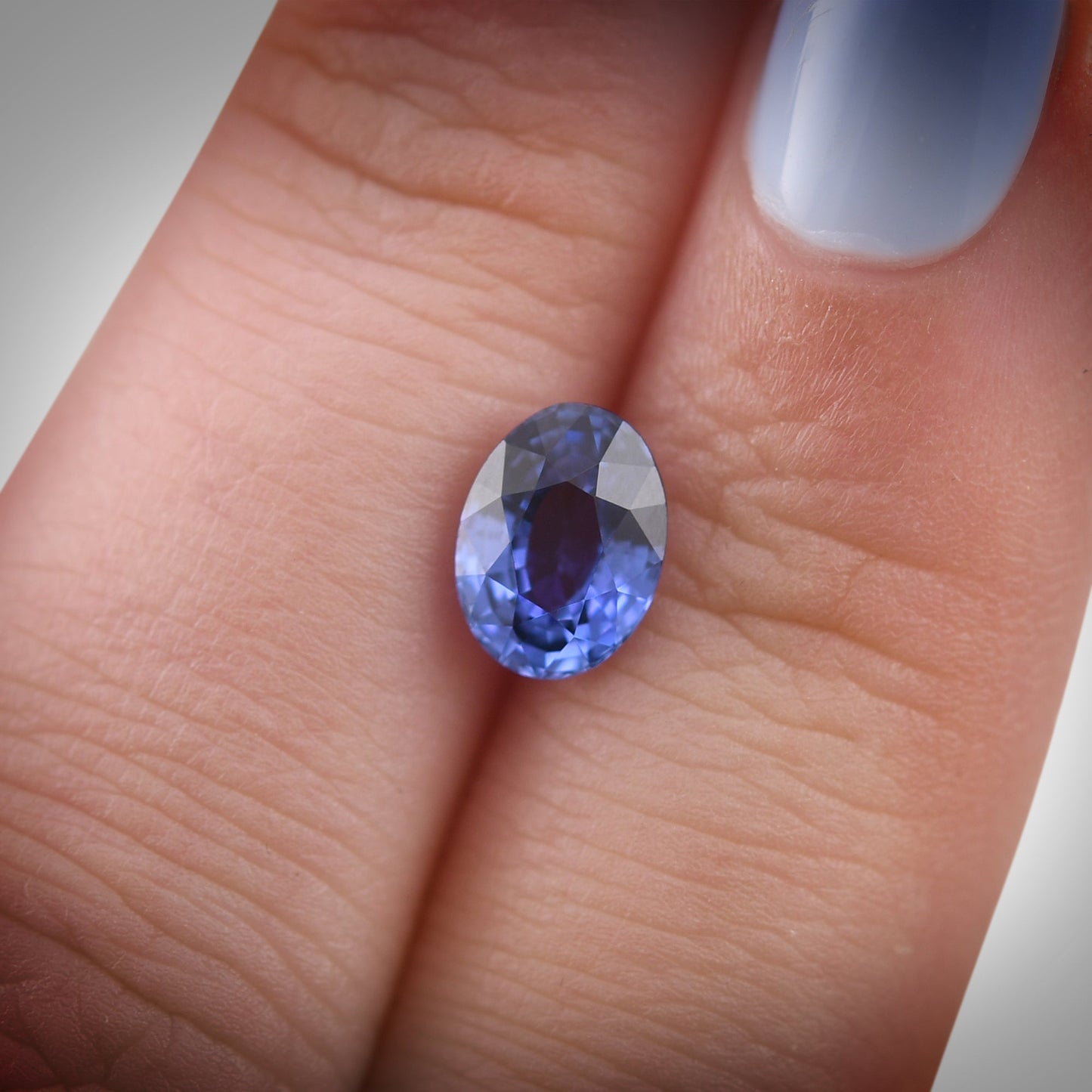 1,72 Karat blauer ovaler Saphir aus Sri Lanka