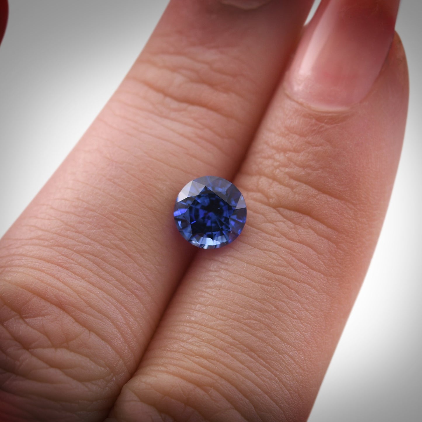 1,73 Karat blauer runder Saphir aus Sri Lanka