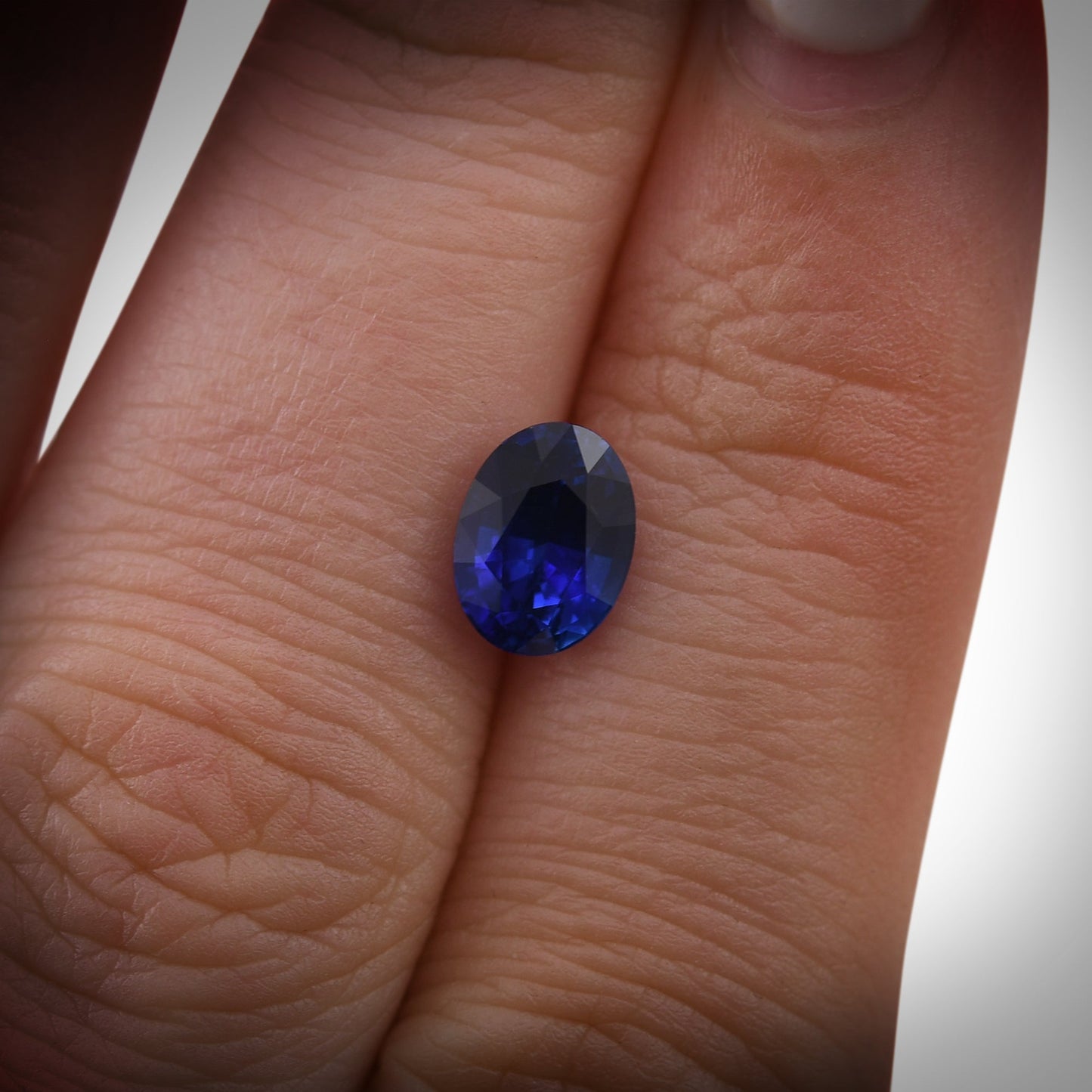 1,82 Karat blauer ovaler Saphir aus Sri Lanka
