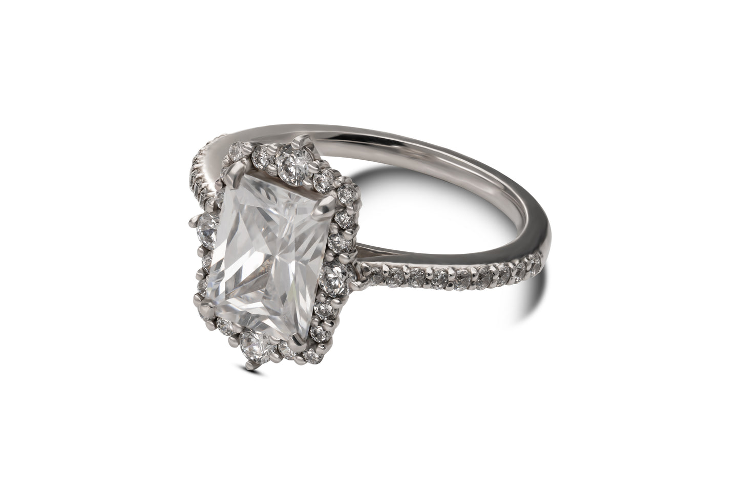 Verlobungsring Alina mit 1.75ct Radiant-Diamant & Pavé-Fassung – Art-Déco-Stil in München & Augsburg entdecken