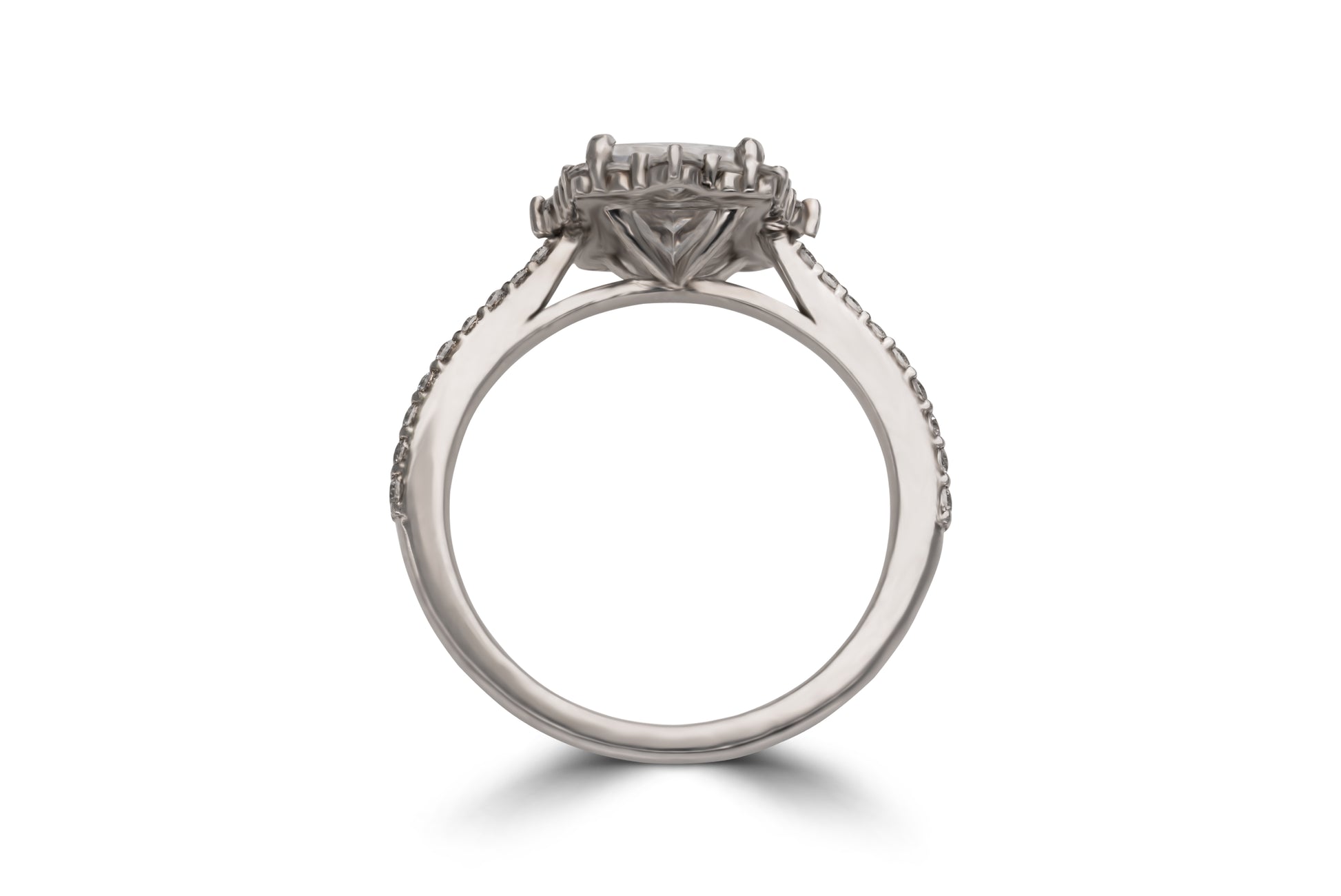 Verlobungsring Alina mit 1.75ct Radiant-Diamant & Pavé-Fassung – Art-Déco-Stil in München & Augsburg entdecken