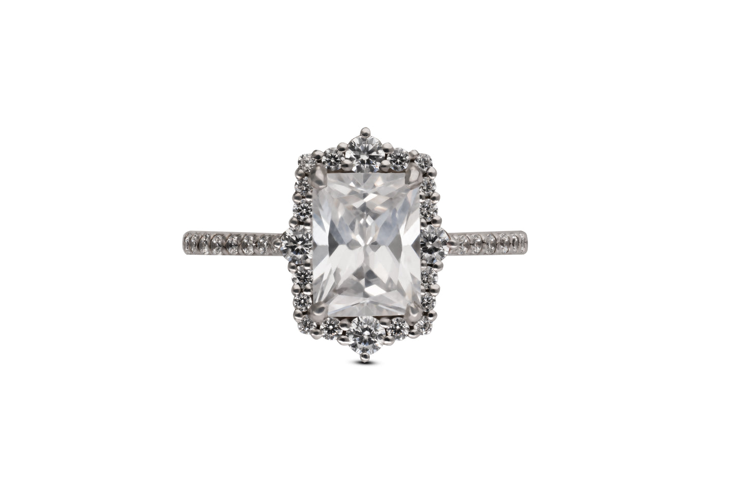 Verlobungsring Alina mit 1.75ct Radiant-Diamant & Pavé-Fassung – Art-Déco-Stil in München & Augsburg entdecken