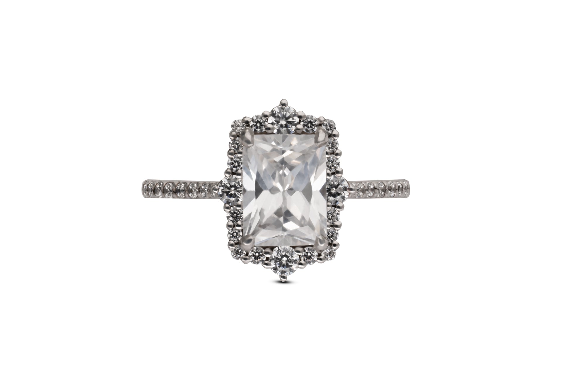 Verlobungsring Alina mit 1.75ct Radiant-Diamant & Pavé-Fassung – Art-Déco-Stil in München & Augsburg entdecken
