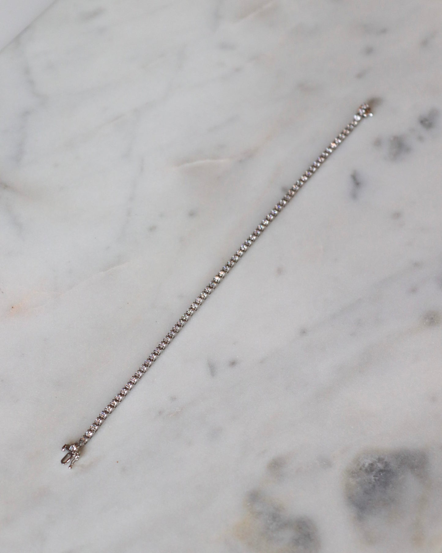 Diamond tennis bracelets in white gold - timeless elegance