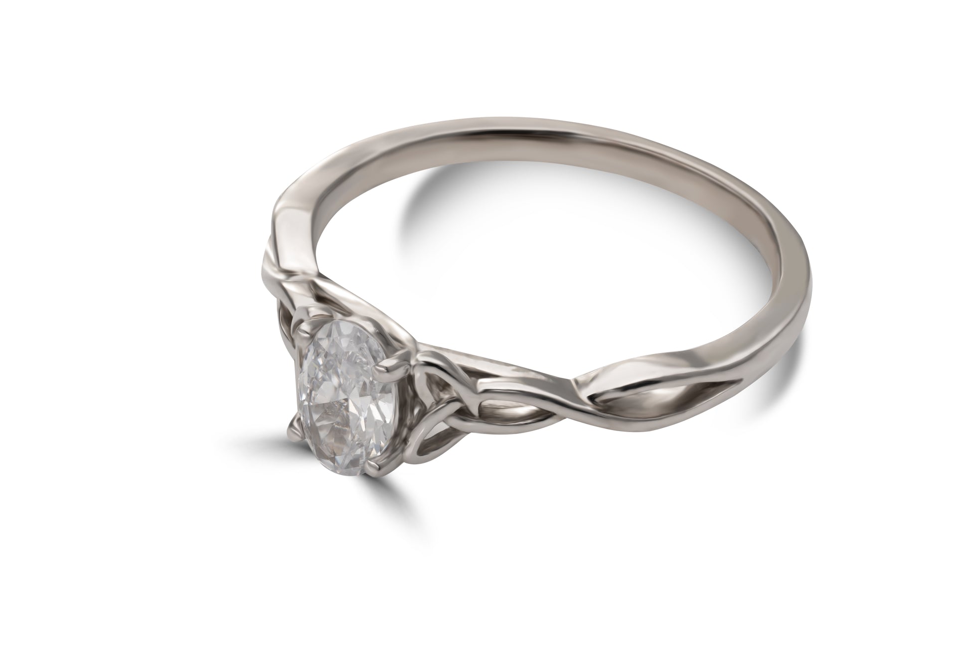Verlobungsring Emilia mit 0.50ct ovalem Diamant & keltischer Ringschiene – erhältlich in München & Augsburg