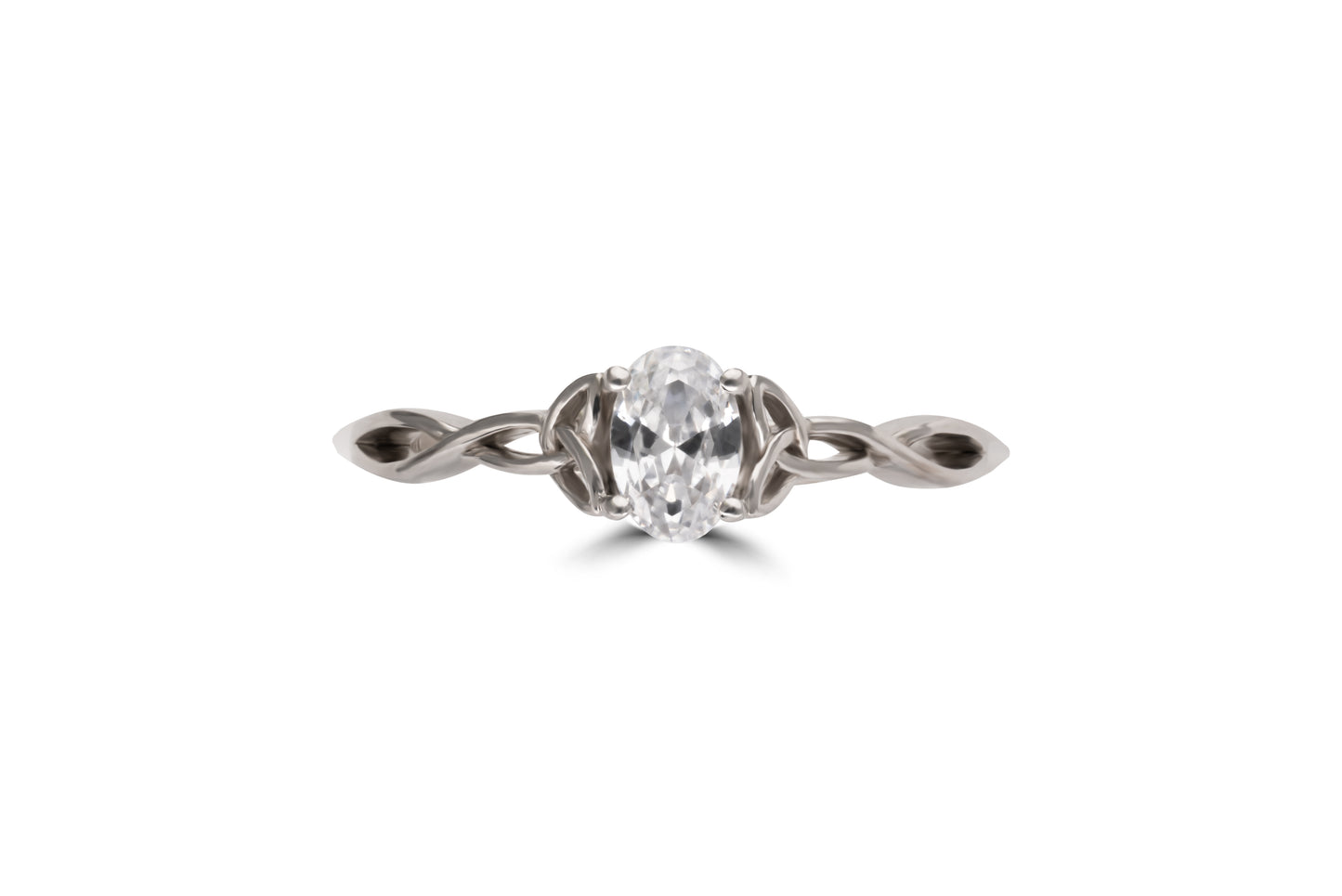 Verlobungsring Emilia mit 0.50ct ovalem Diamant & keltischer Ringschiene – erhältlich in München & Augsburg