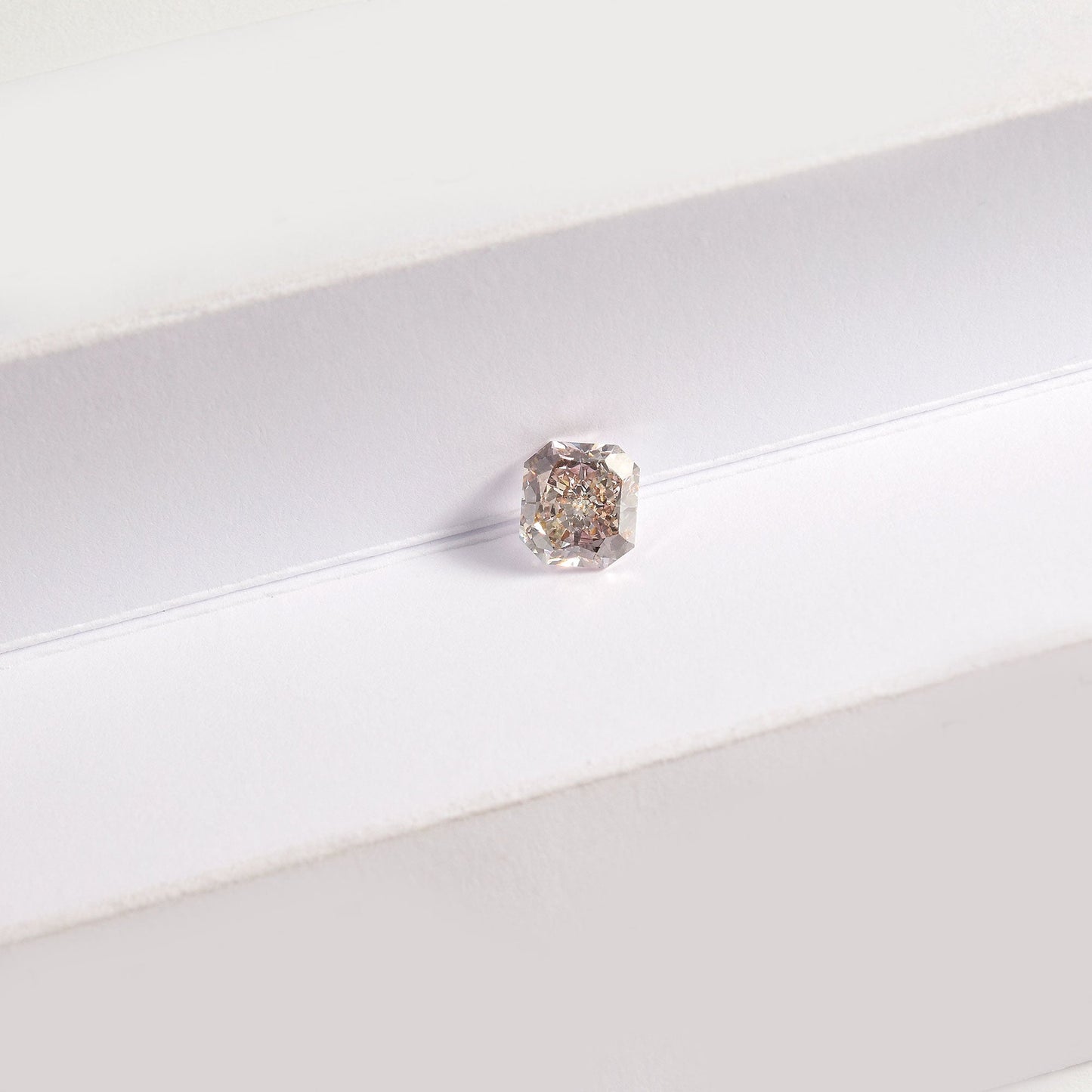 2,03 Karat Fancy Pinkish Brown Radiant VS2 GIA