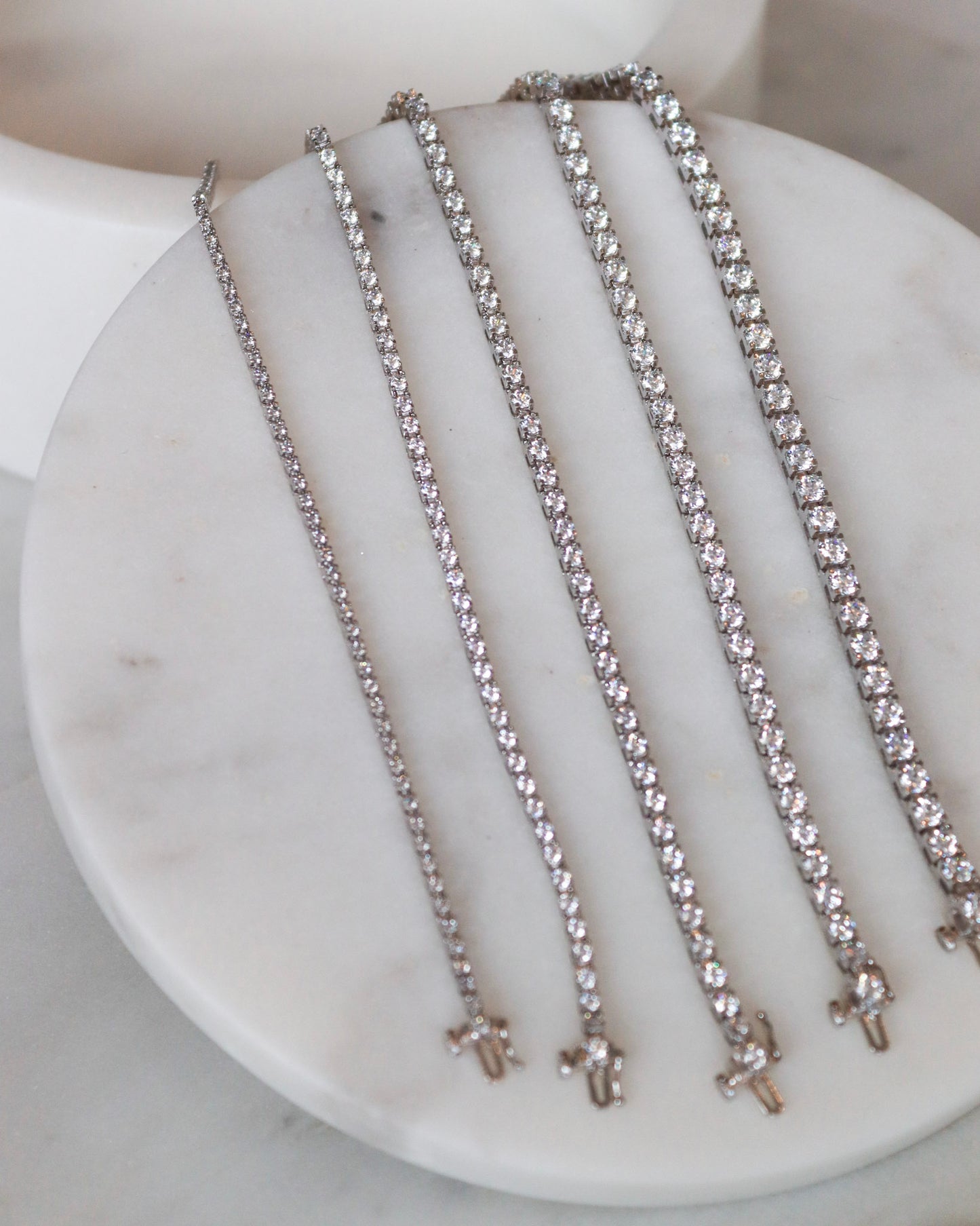 Diamond tennis bracelets in white gold - timeless elegance