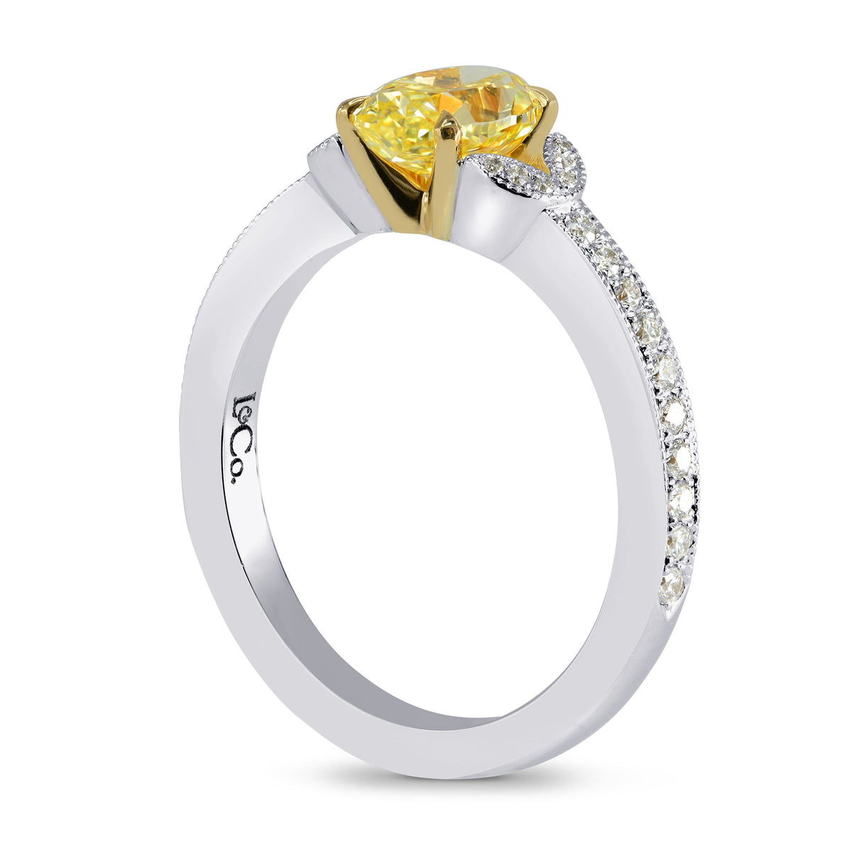 Ring mit gelbem Diamanten im Rundschliff und Pavé-Fassung an den Seiten