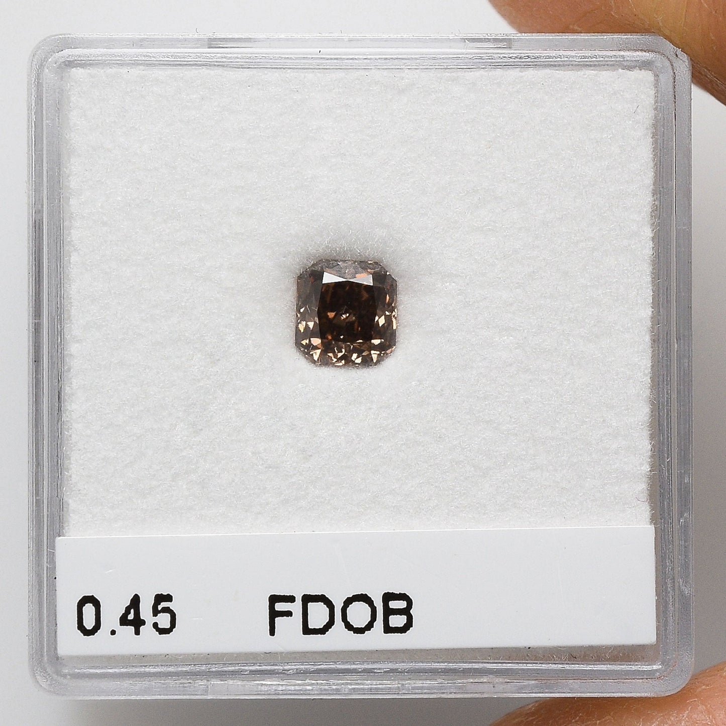 0,45 Karat Fancy Deep Orange Brown Radiant (VS2) GIA