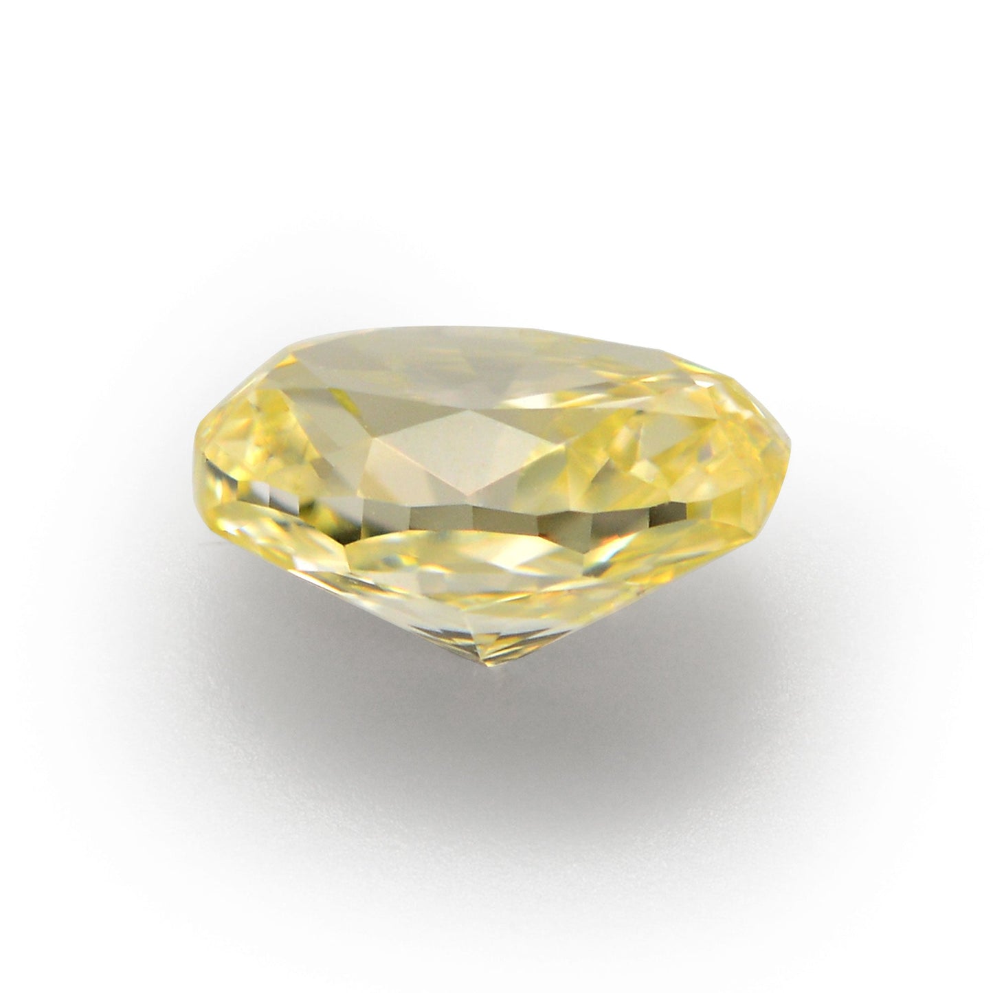 0,34 Karat Fancy Yellow Oval Diamond VVS2 IGI