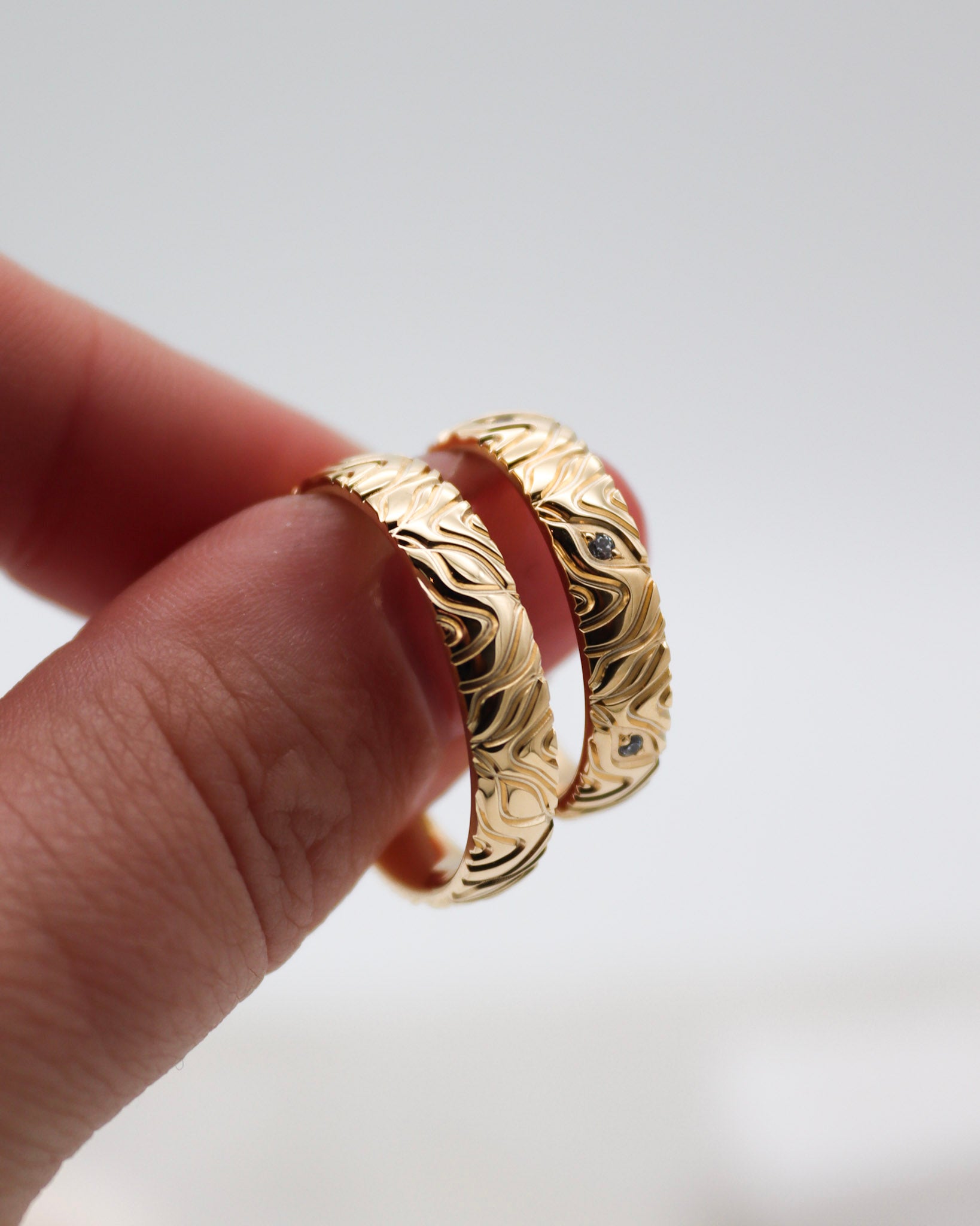 Eheringe aus 585/-Gelbgold mit Fuge und Brillanten – München & Augsburg