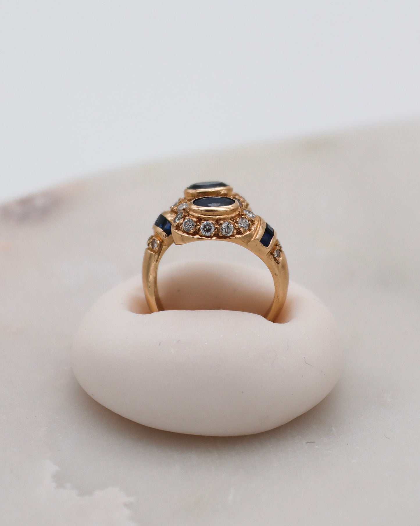 Vintage-Ring Pauline mit Saphiren und Brillanten im Serpent-Design