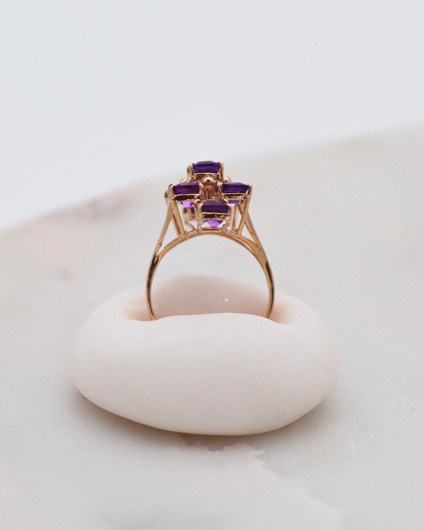 Vintage-Ring Wanda mit Amethysten im Emerald Cut