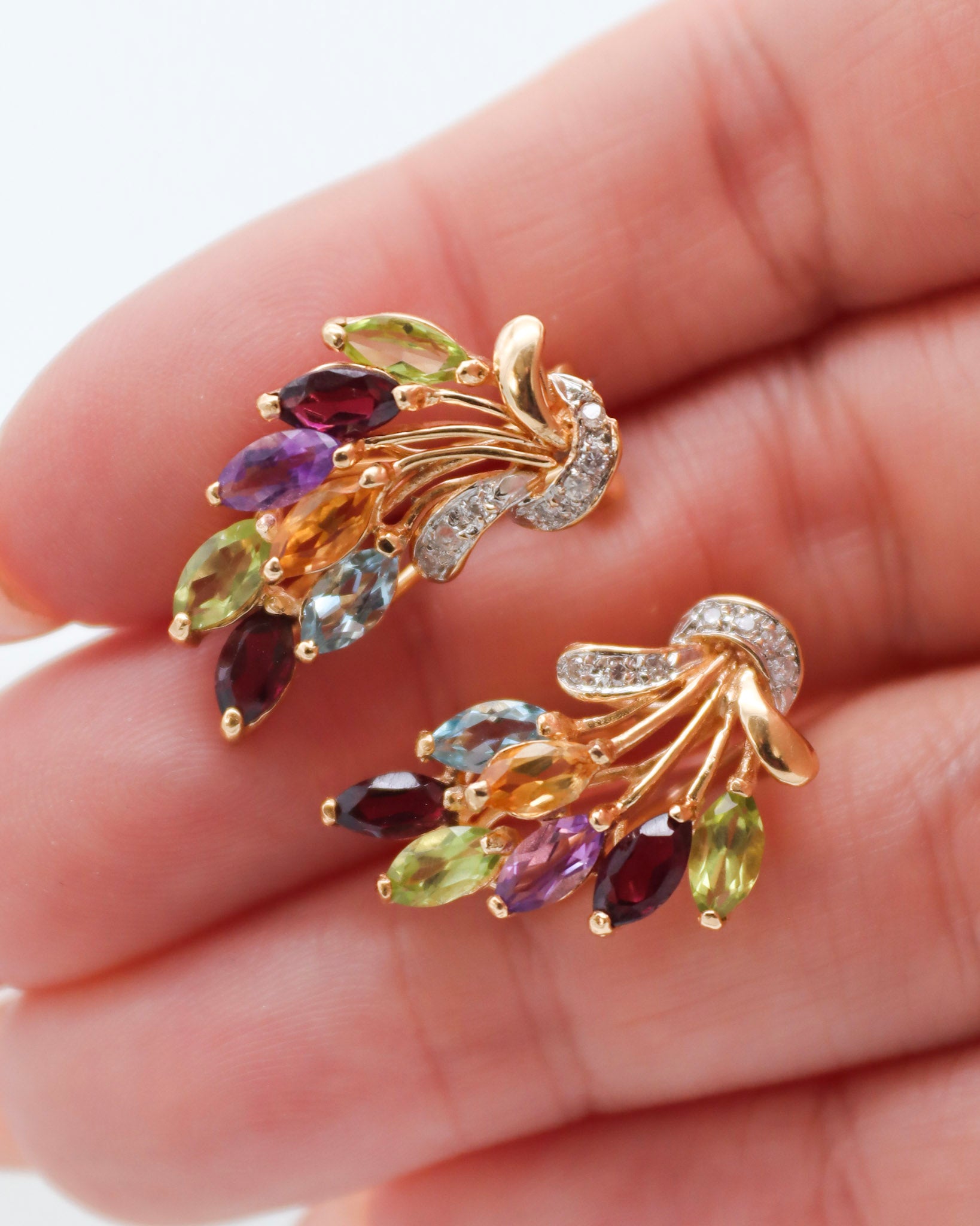 Colette Vintage-Ohrringe mit Peridots, Granaten, Amethyst, Citrin & Diamanten in 585/-Gelbgold, florales Design – erhältlich in München und Augsburg