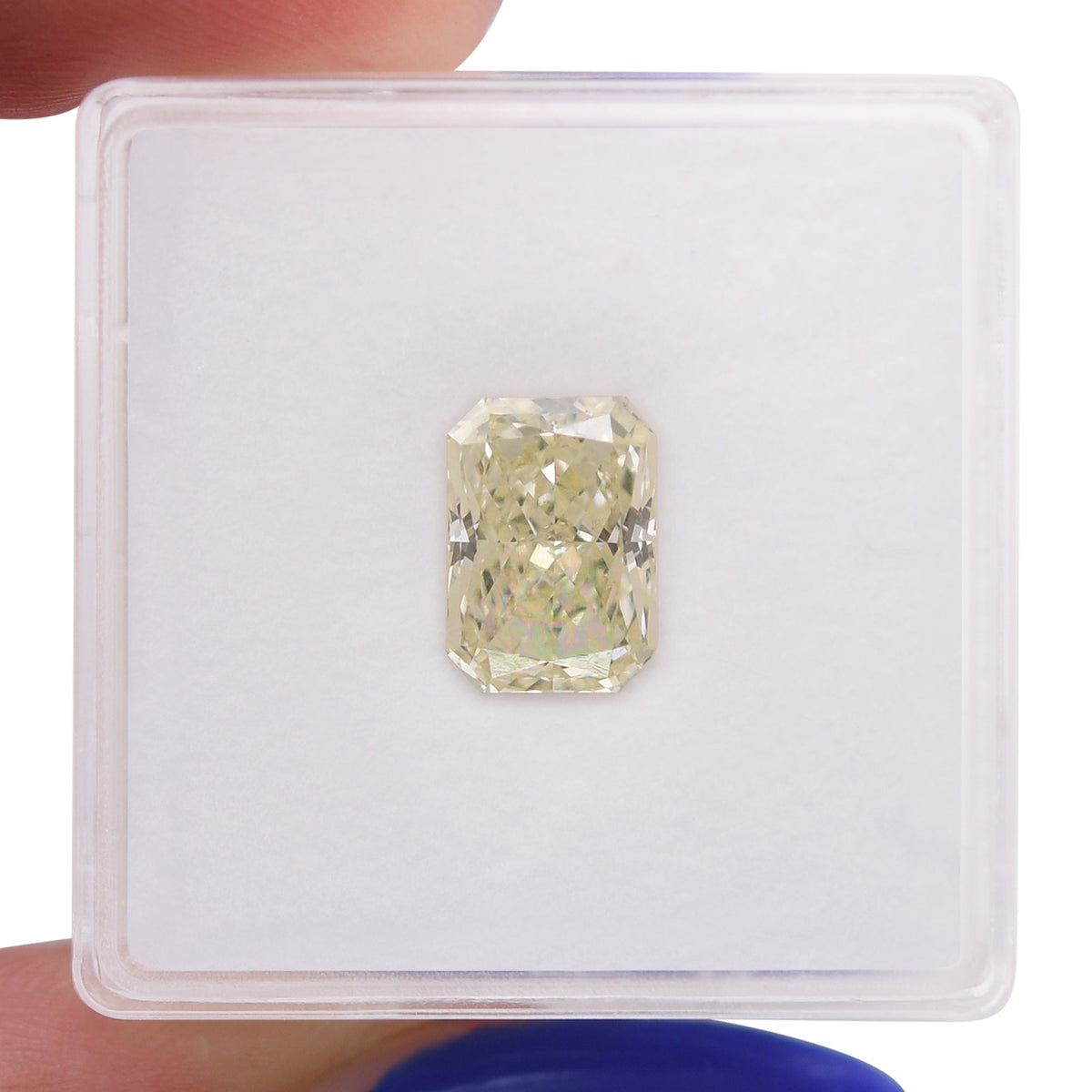 Radiant Diamond | 2.01 ct | U-V | VS2 | GIA | Ref 722449